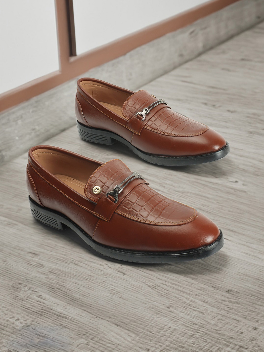 Carlton London Men Textured Horsebit Leather Loafers, Tan 
Carlton London Men Textured Horsebit Leather Loafers, Tan