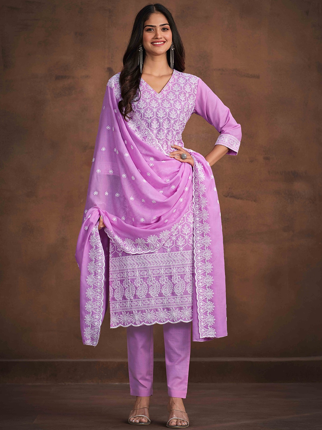 Sangria Ethnic Motifs Embroidered Thread Work V-Neck Straight Ready To Wear Kurta Set, Pink
Sangria Ethnic Motifs Embroidered Thread Work V-Neck Straight Ready To Wear Kurta Set, Pink