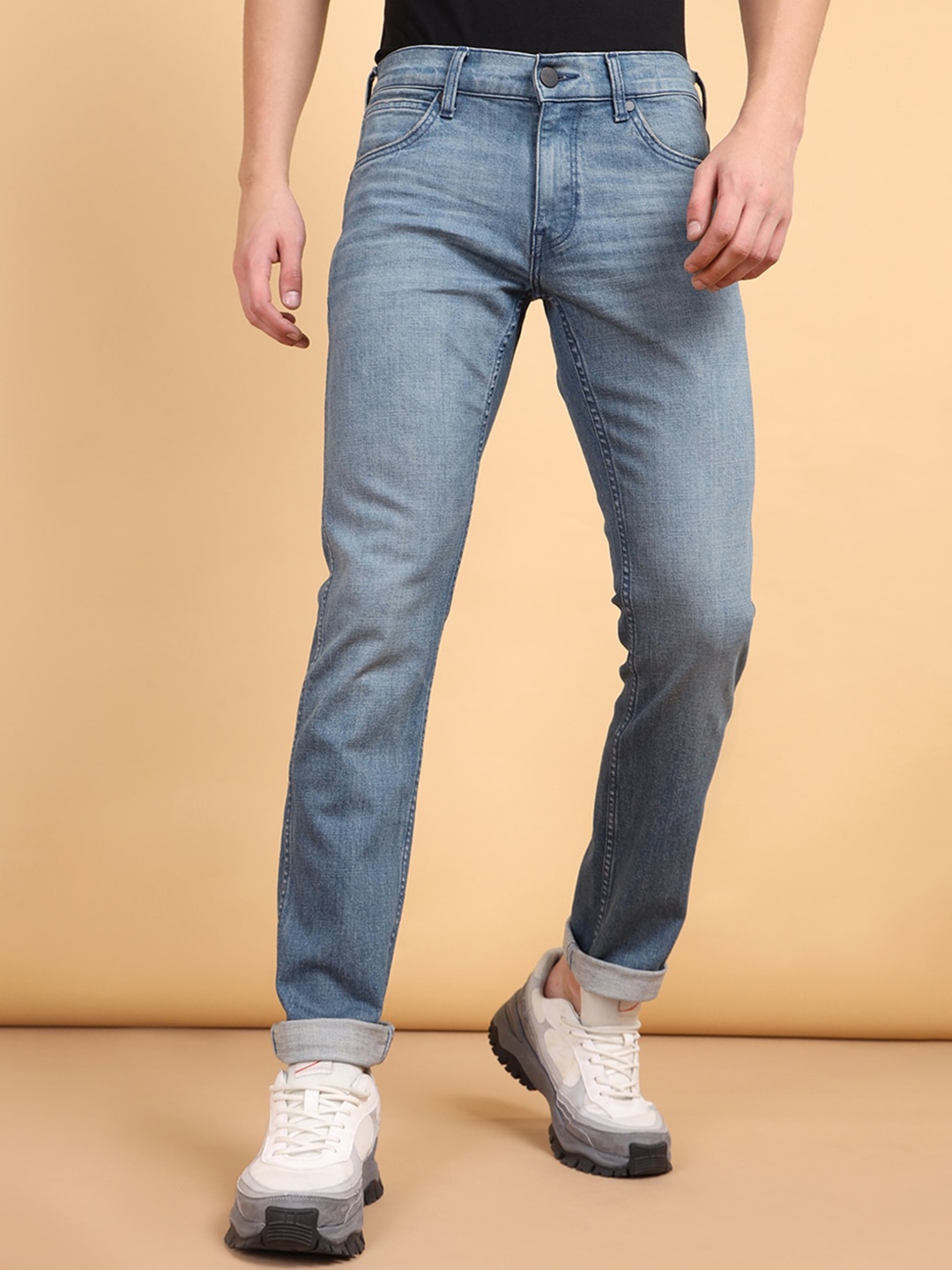 Wrangler Men Skanders Slim Fit Low Rise Light Fade Clean Look Stretchable Jeans, Blue
Wrangler Men Skanders Slim Fit Low Rise Light Fade Clean Look Stretchable Jeans, Blue