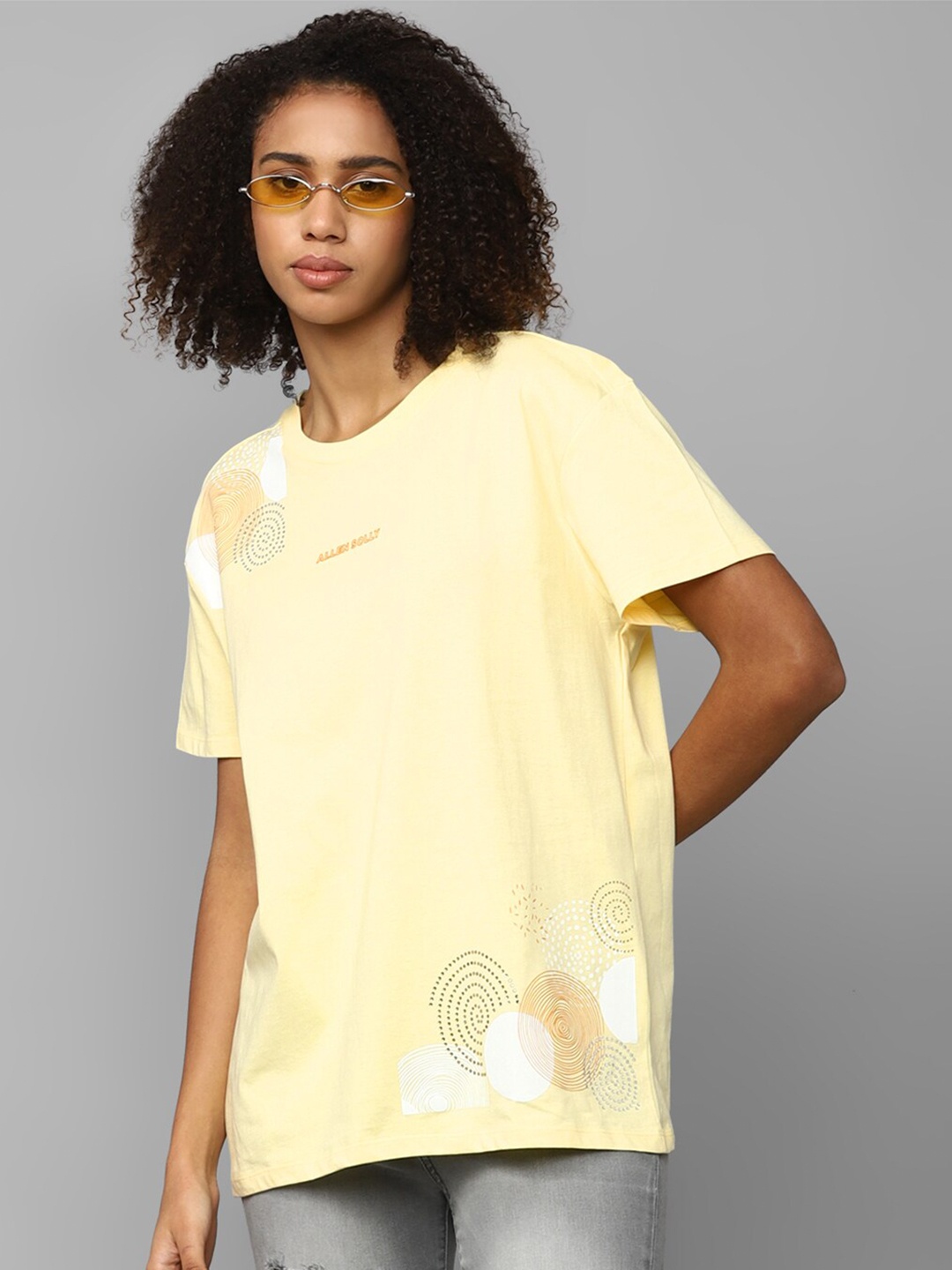 Allen Solly Woman Geometric Printed Drop-Shoulder Sleeves Pure Cotton T-shirt, Yellow
Allen Solly Woman Geometric Printed Drop-Shoulder Sleeves Pure Cotton T-shirt, Yellow