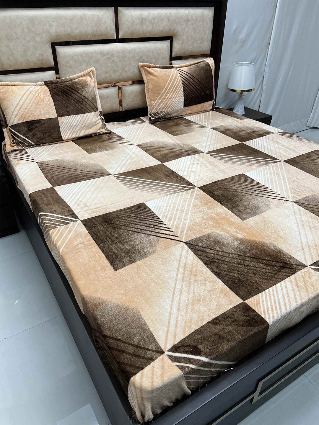 Pure Decor Cozy Beige & Brown Geometric 300 TC Super King Bedsheet with 2 Pillow Covers
Pure Decor Cozy Beige & Brown Geometric 300 TC Super King Bedsheet with 2 Pillow Covers