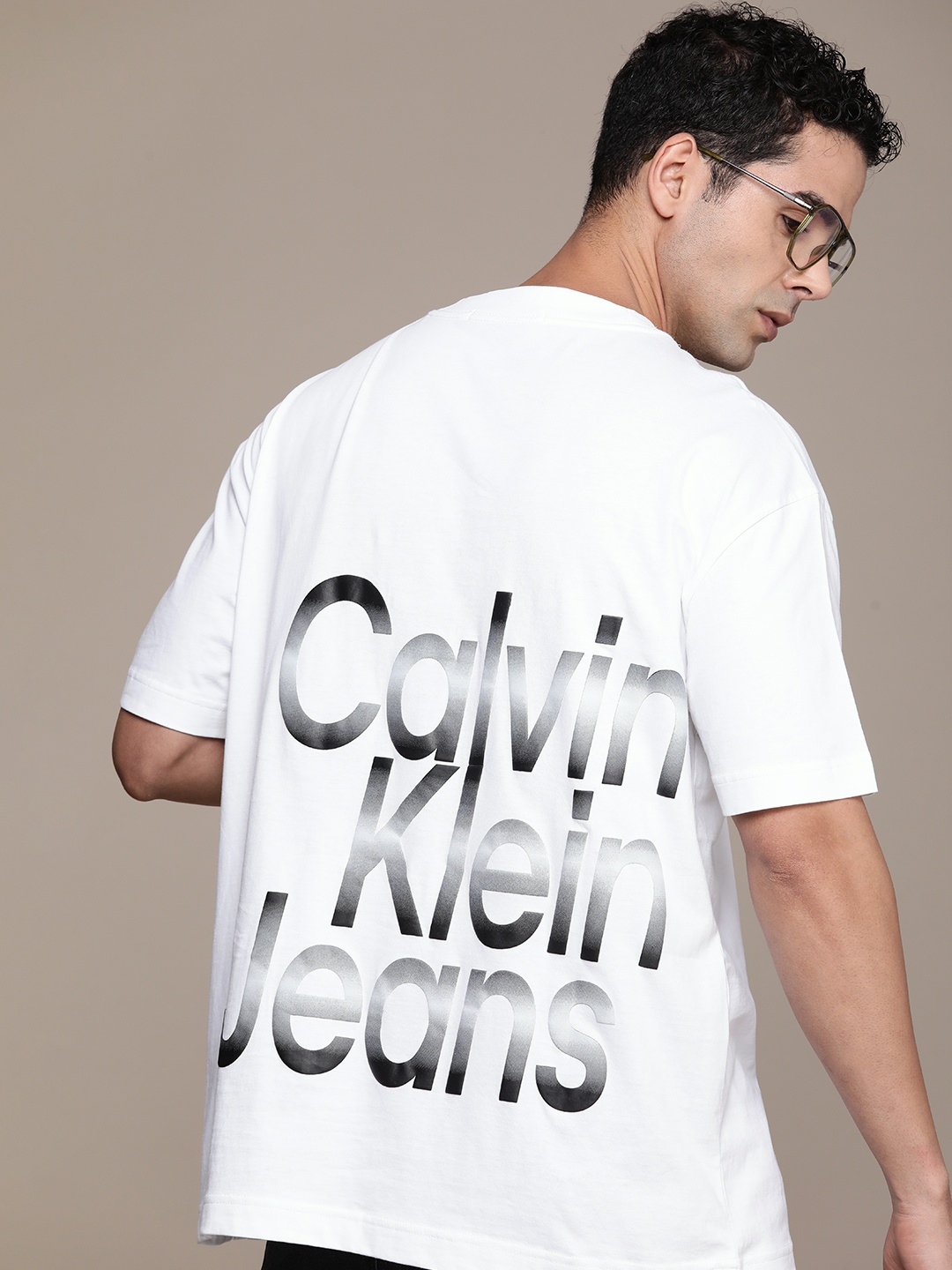 Calvin Klein Jeans Brand Logo Printed Drop-Shoulder Sleeves Pure Cotton T-shirt, White
Calvin Klein Jeans Brand Logo Printed Drop-Shoulder Sleeves Pure Cotton T-shirt, White