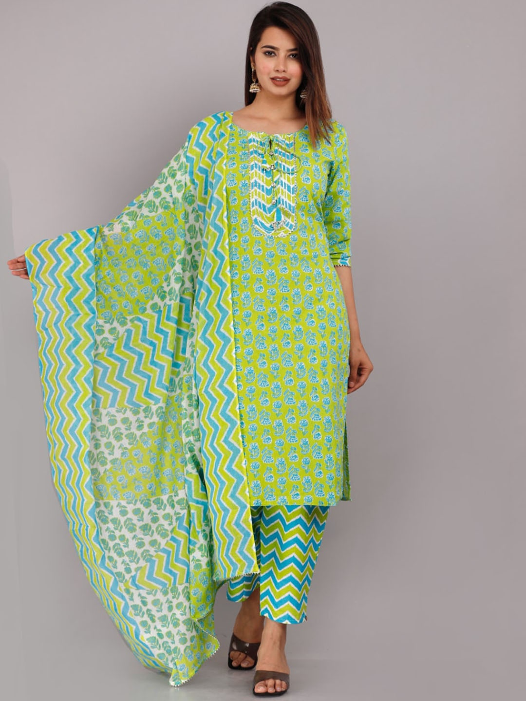 HIGHLIGHT FASHION EXPORT Ethnic Motifs Printed Gotta Patti Pure Cotton Straight Kurta Set, Green
HIGHLIGHT FASHION EXPORT Ethnic Motifs Printed Gotta Patti Pure Cotton Straight Kurta Set, Green