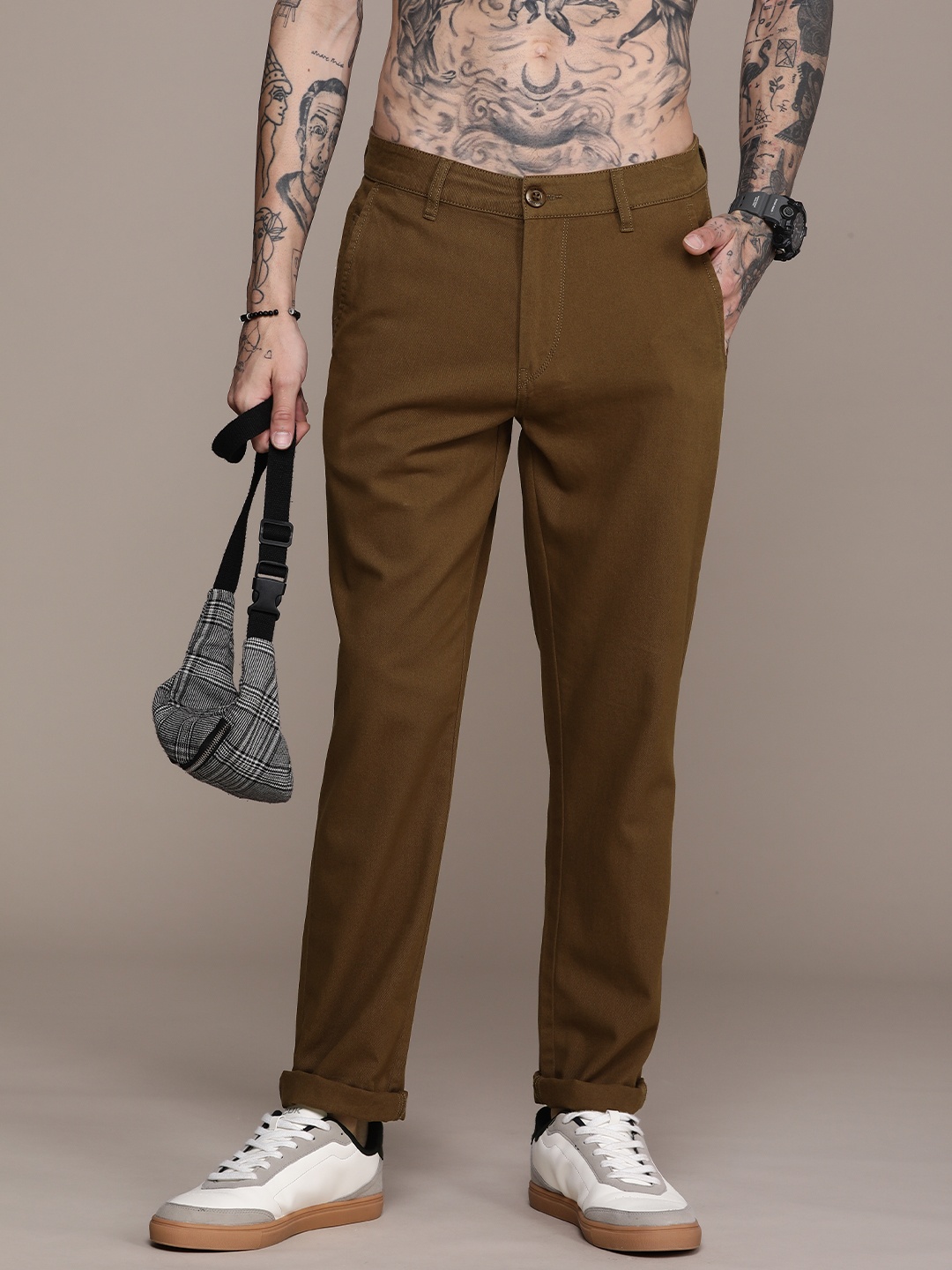 Roadster Men Solid Regular Fit Mid-Rise Plain Woven Flat-Front Pure Cotton Chinos, Brown
Roadster Men Solid Regular Fit Mid-Rise Plain Woven Flat-Front Pure Cotton Chinos, Brown