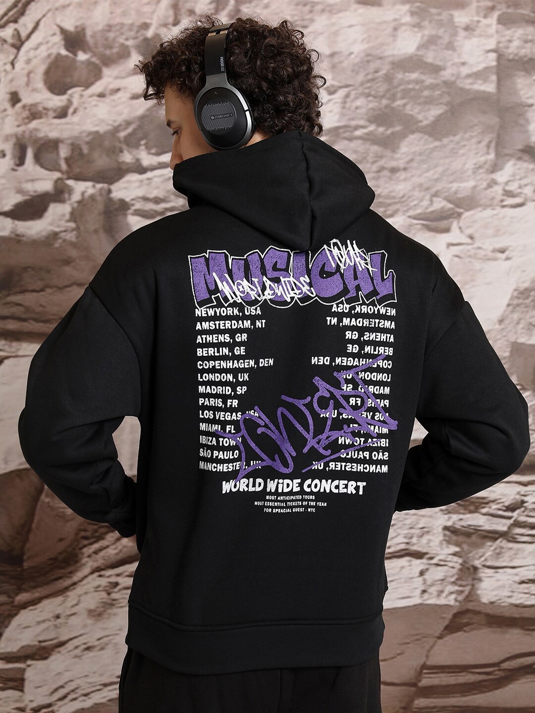 HIGHLANDER Typography Printed Hooded Oversized Drop Shoulder Pullover Sweatshirt, Black
HIGHLANDER Typography Printed Hooded Oversized Drop Shoulder Pullover Sweatshirt, Black