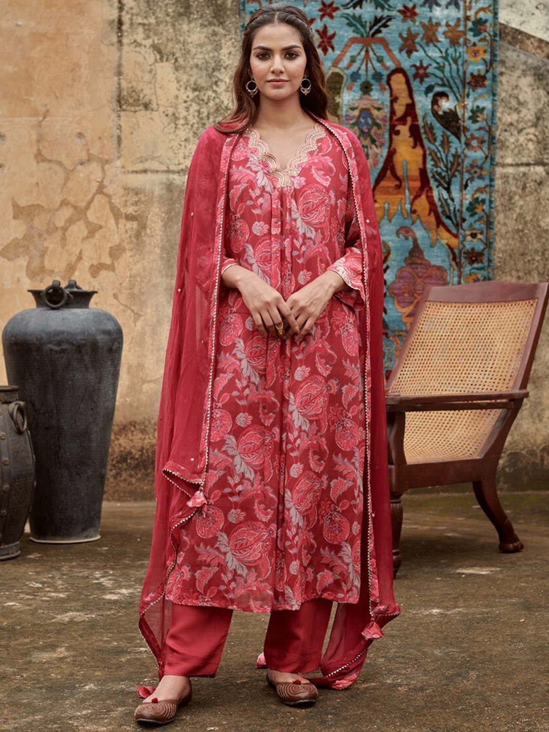 KARAJ JAIPUR Floral Printed V-Neck Thread Work A-line Kurta With Trouser & Dupatta, Maroon
KARAJ JAIPUR Floral Printed V-Neck Thread Work A-line Kurta With Trouser & Dupatta, Maroon