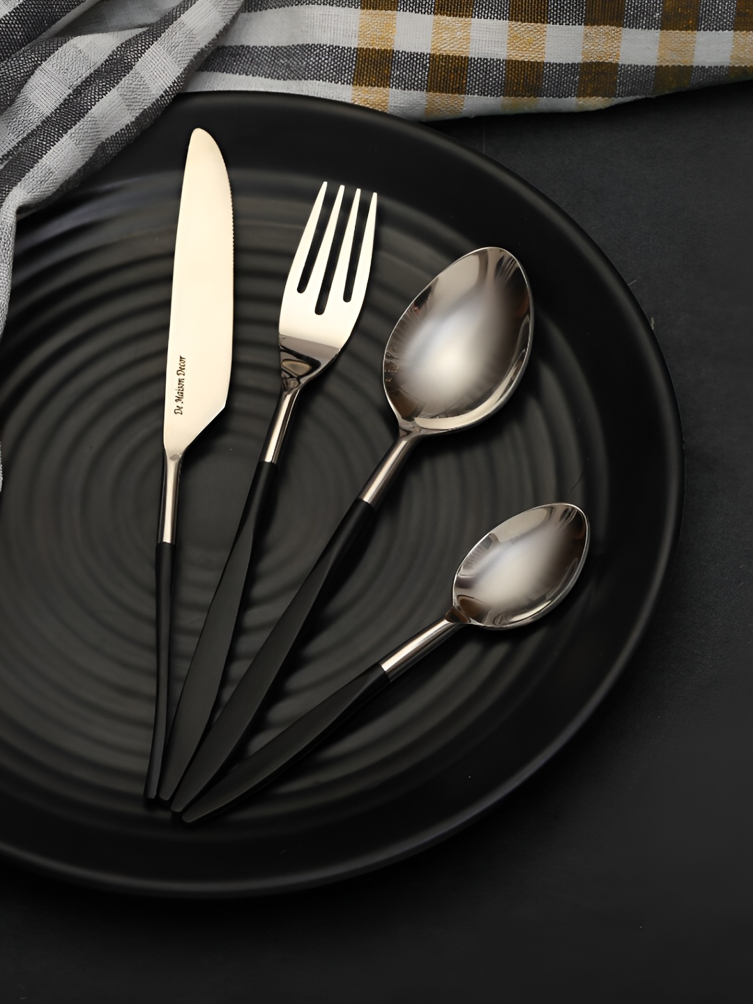 Decor de Maison Midnight Opulence Black 16 Pieces Stainless Steel Cutlery Set, Silver
Decor de Maison Midnight Opulence Black 16 Pieces Stainless Steel Cutlery Set, Silver