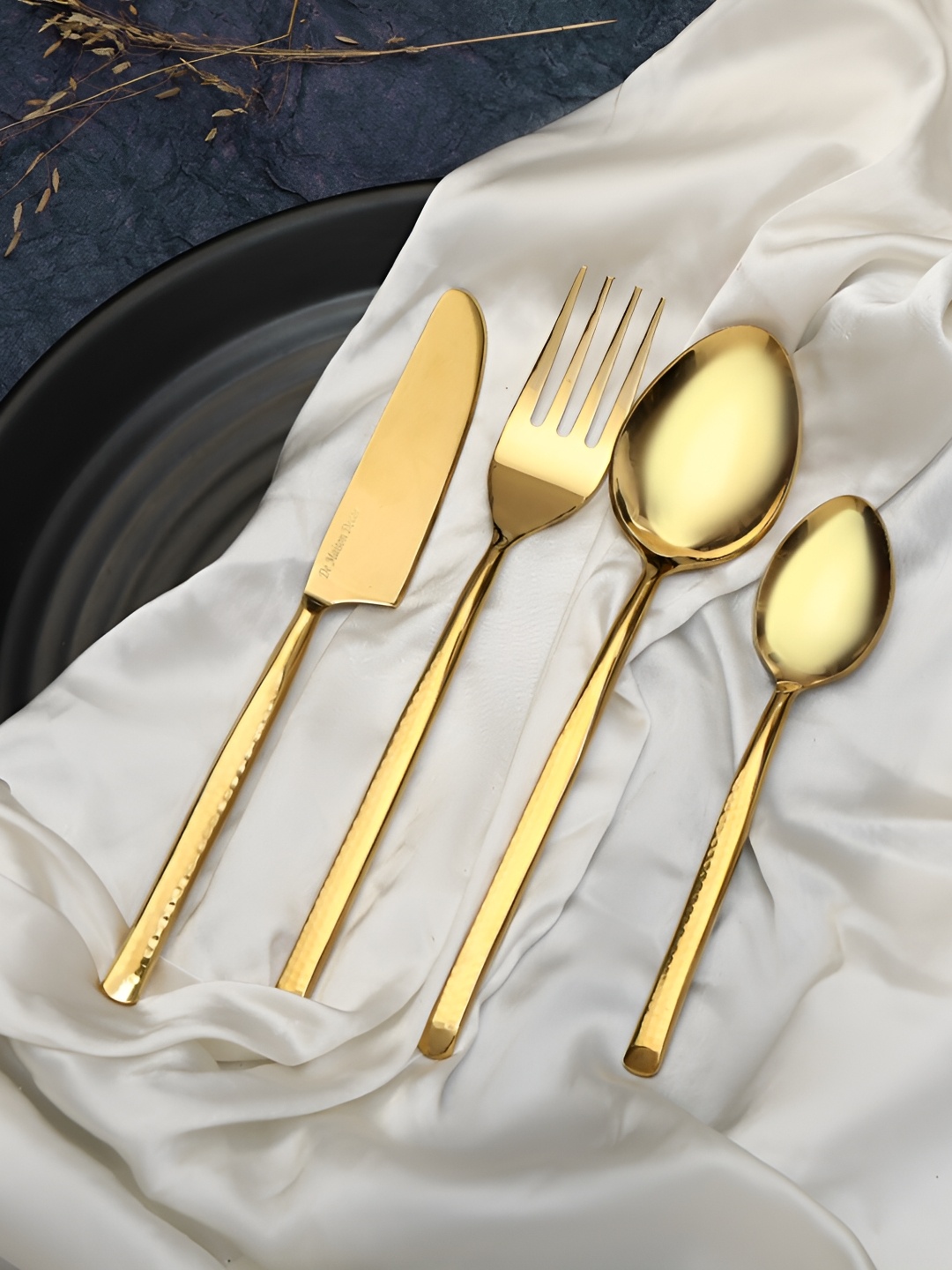 Decor de Maison Artison Dot Gold Toned 4 Pcs Hammered Stainless Steel Cutlery Set
Decor de Maison Artison Dot Gold Toned 4 Pcs Hammered Stainless Steel Cutlery Set