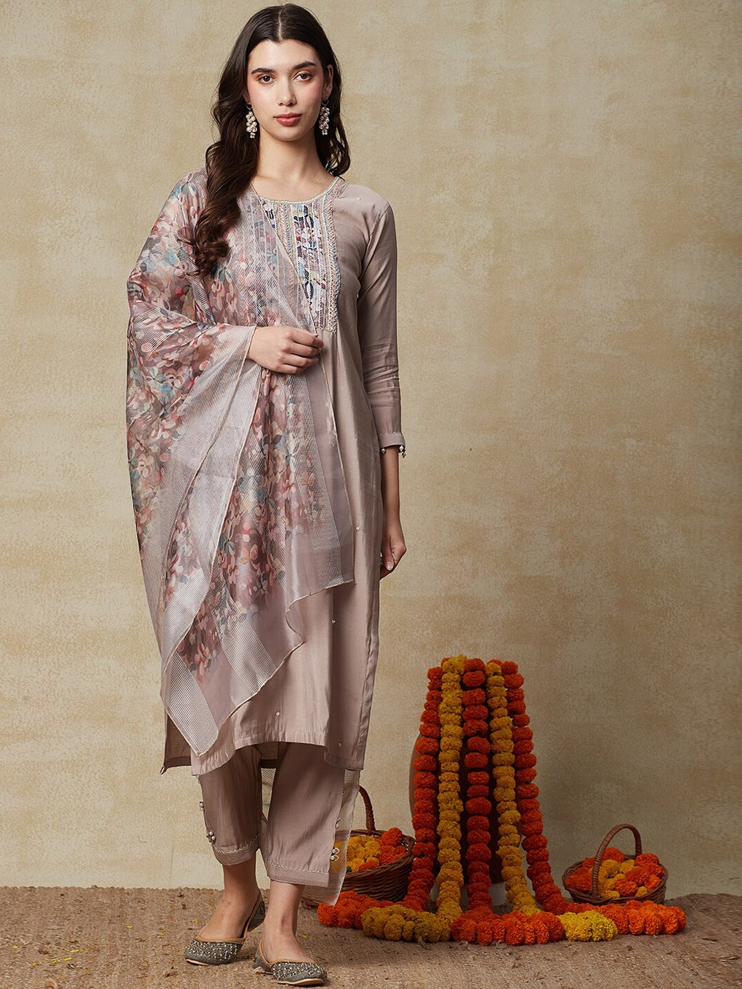 FASHOR Yoke Design Embroidered Regular Aari Work Kurta with Trousers & Dupatta, Taupe
FASHOR Yoke Design Embroidered Regular Aari Work Kurta with Trousers & Dupatta, Taupe