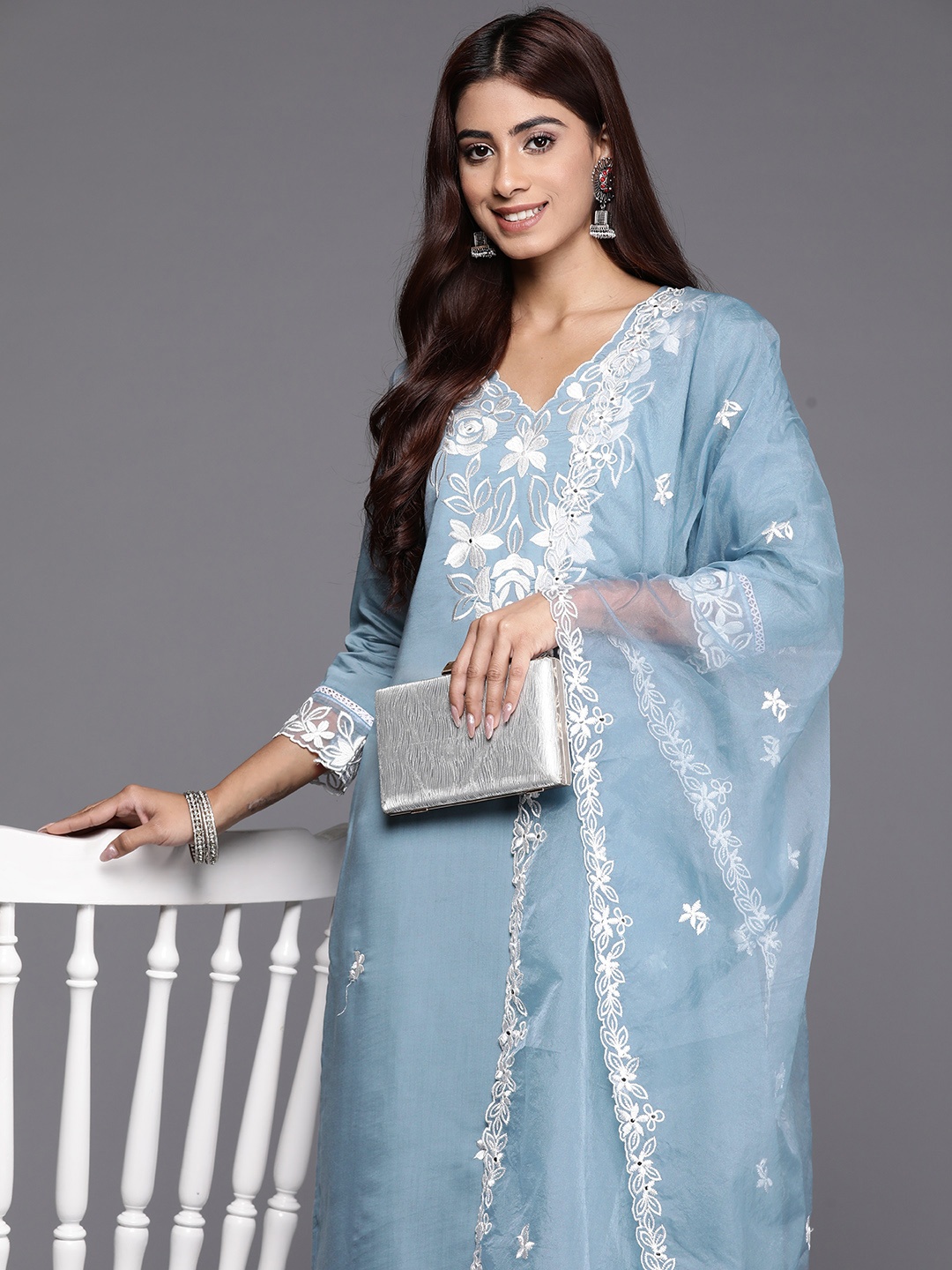 Indo Era Women Floral Embroidered Regular Thread Work Kurta with Trousers & With Dupatta, Teal
Indo Era Women Floral Embroidered Regular Thread Work Kurta with Trousers & With Dupatta, Teal