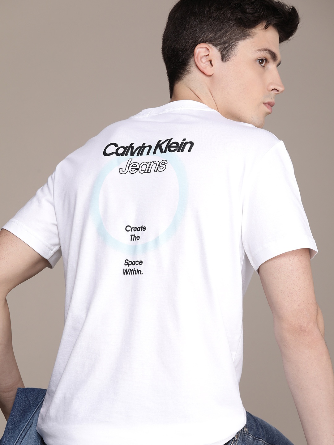 Calvin Klein Jeans Brand Logo Printed Drop-Shoulder Sleeves Pure Cotton T-shirt, White
Calvin Klein Jeans Brand Logo Printed Drop-Shoulder Sleeves Pure Cotton T-shirt, White