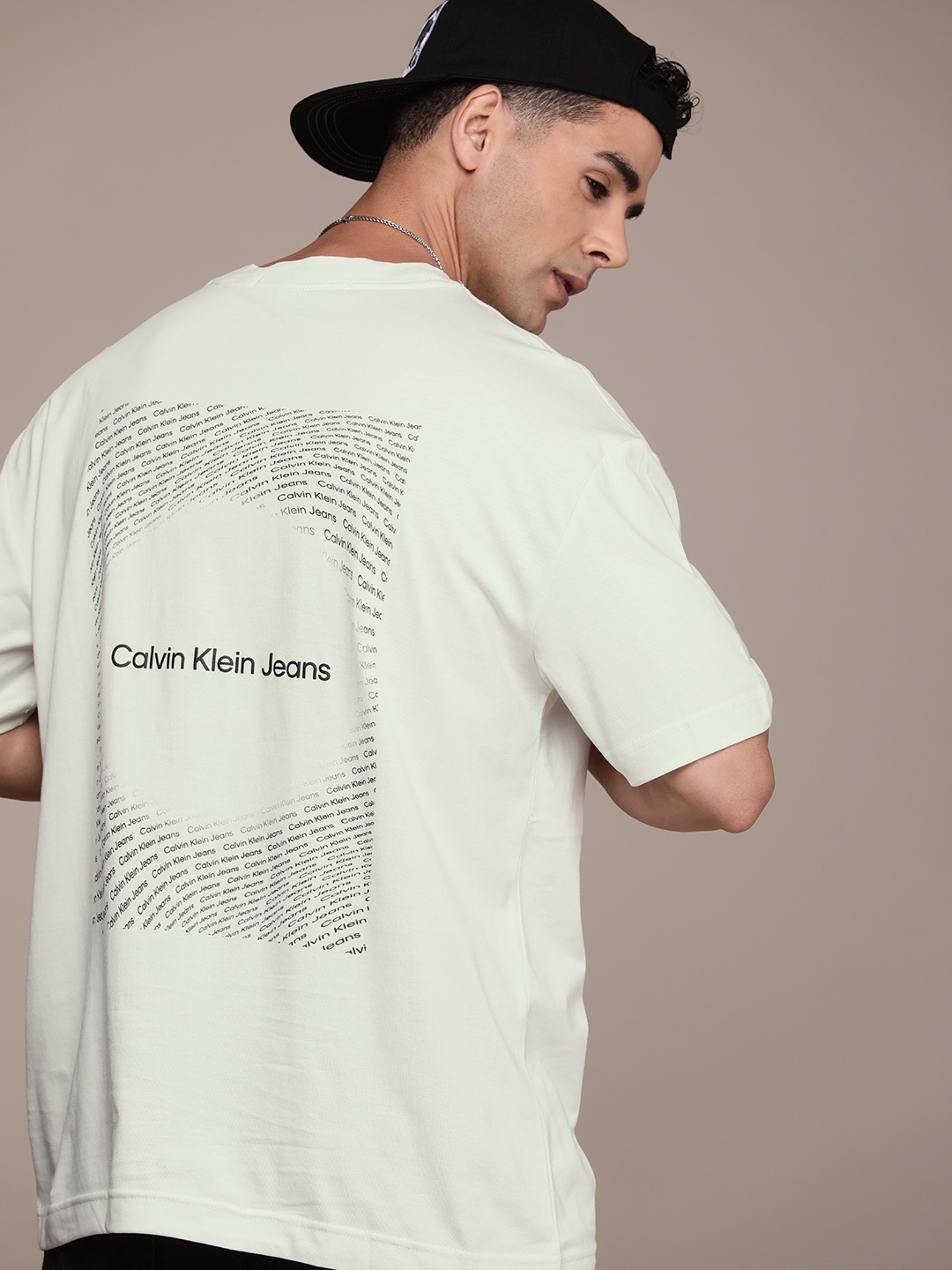 Calvin Klein Jeans Brand Logo Printed Drop-Shoulder Sleeves Pure Cotton Applique T-shirt, Green
Calvin Klein Jeans Brand Logo Printed Drop-Shoulder Sleeves Pure Cotton Applique T-shirt, Green