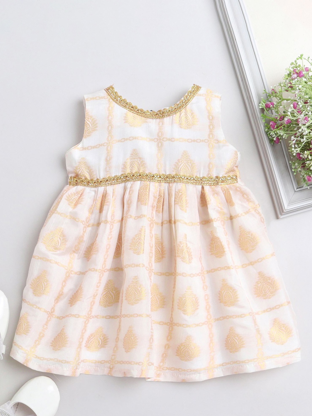 MANY FROCKS & Ethnic Motifs Printed Sleeveless Pure Cotton Fit and Flare Dress, Cream
MANY FROCKS & Ethnic Motifs Printed Sleeveless Pure Cotton Fit and Flare Dress, Cream