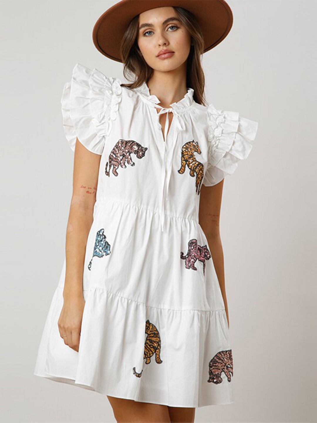 StyleCast White Conversational Printed Neck Flutter Sleeve Sequined Tiered A-Line Dress
StyleCast White Conversational Printed Neck Flutter Sleeve Sequined Tiered A-Line Dress
