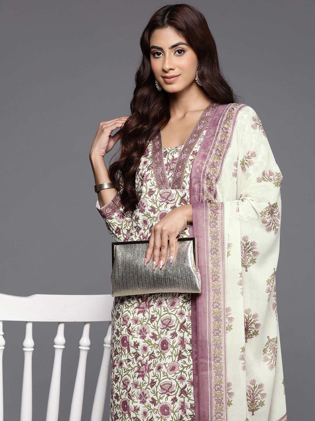 Varanga Women Off White Floral Printed Regular Pure Cotton Kurta with Trousers & With Dupatta
Varanga Women Off White Floral Printed Regular Pure Cotton Kurta with Trousers & With Dupatta