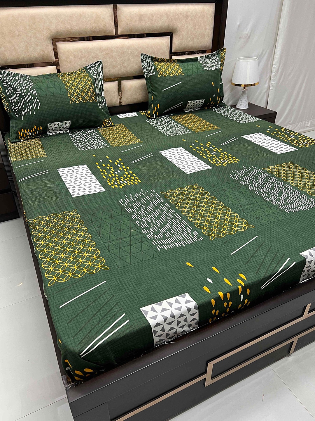Pure Decor Green & Yellow Printed 164 TC Fitted King Bedsheet with 2 Pillow Covers
Pure Decor Green & Yellow Printed 164 TC Fitted King Bedsheet with 2 Pillow Covers