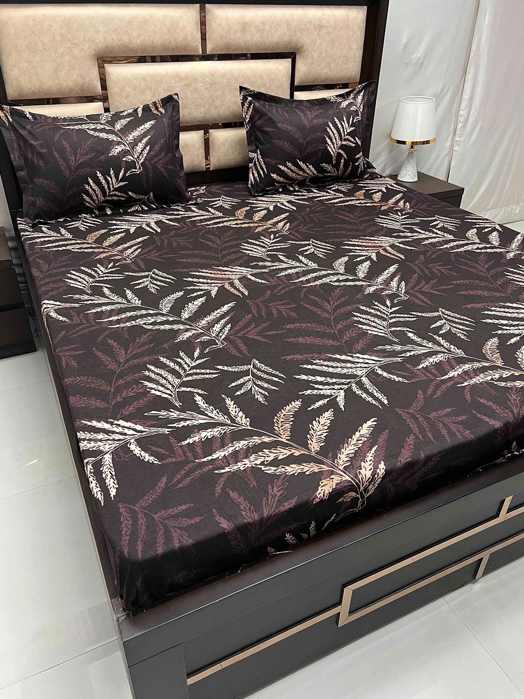 Pure Decor Purple & White Floral Printed 164 TC Fitted King Bedsheet with 2 Pillow Covers
Pure Decor Purple & White Floral Printed 164 TC Fitted King Bedsheet with 2 Pillow Covers
