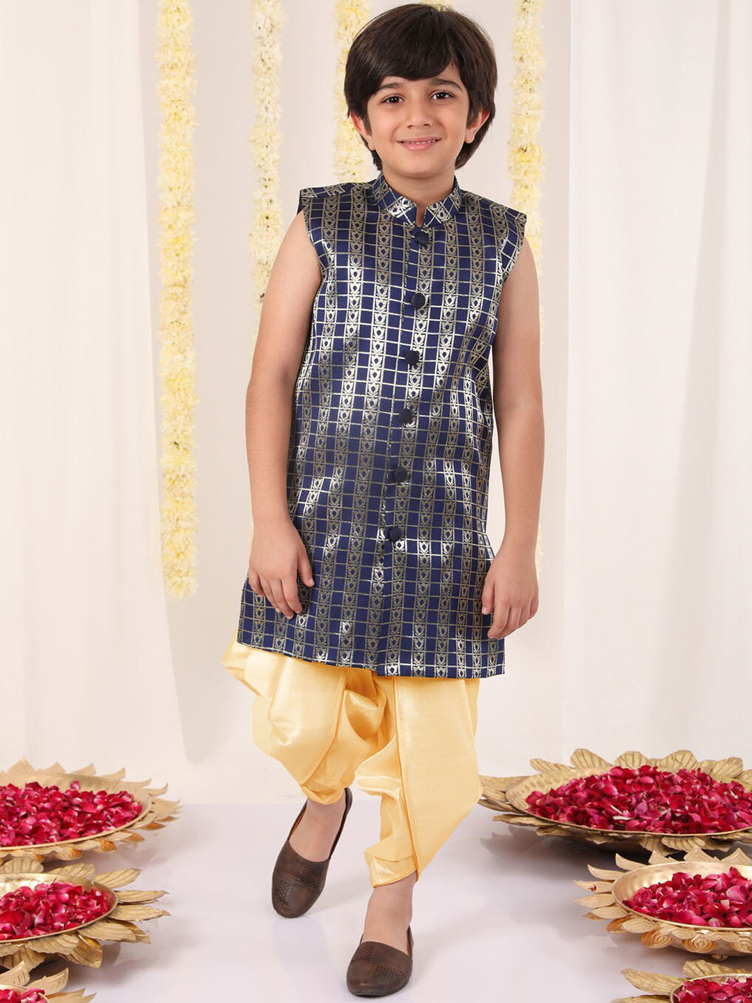 JBN Creation Boys Ethnic Motifs Woven Design Zari Kurta With Dhoti Pants, Navy blue
JBN Creation Boys Ethnic Motifs Woven Design Zari Kurta With Dhoti Pants, Navy blue