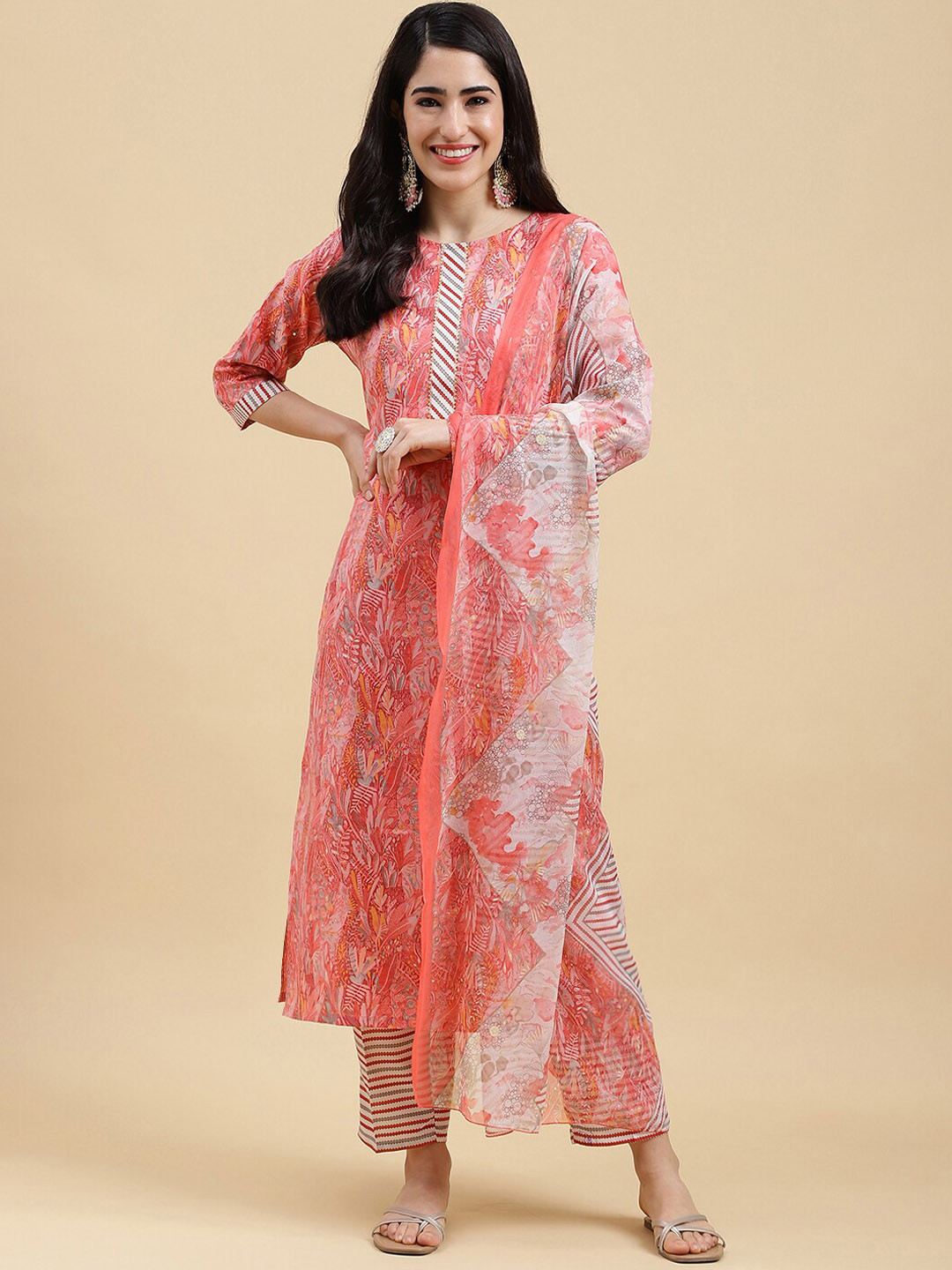 HERE&NOW Floral Printed Regular Gotta Patti Kurta With Trousers & Dupatta, Pink
HERE&NOW Floral Printed Regular Gotta Patti Kurta With Trousers & Dupatta, Pink