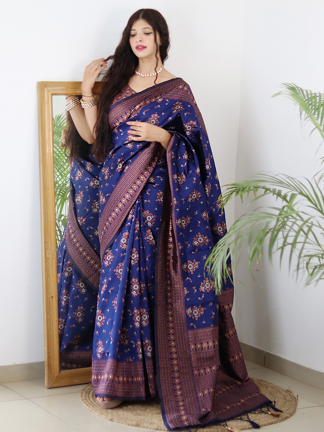 ALMAARI FASHION Ethnic Motifs Woven Design Zari Pure Silk Kanjeevaram Saree, Navy blue
ALMAARI FASHION Ethnic Motifs Woven Design Zari Pure Silk Kanjeevaram Saree, Navy blue