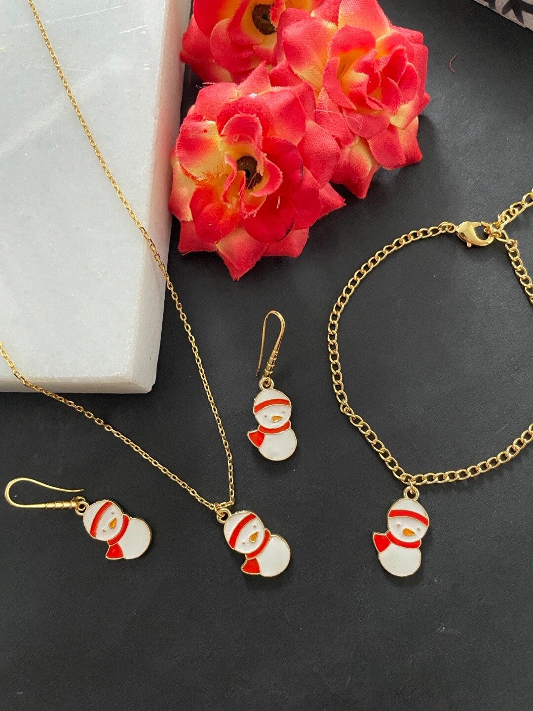 Digital Dress Room Gold-Plated Christmas Charm Enamelled Necklace & Earrings With Bracelet
Digital Dress Room Gold-Plated Christmas Charm Enamelled Necklace & Earrings With Bracelet