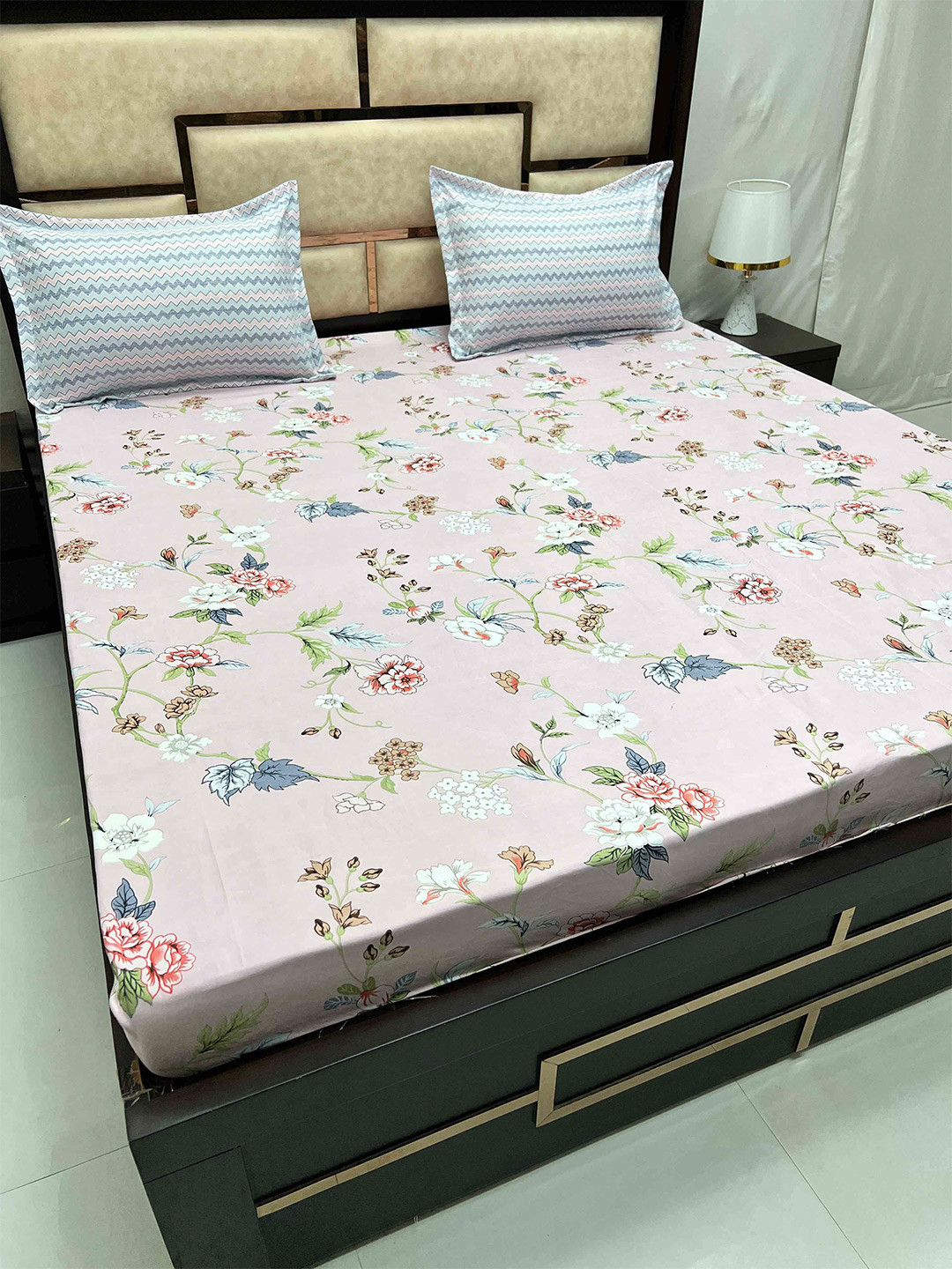 Pure Decor Pink & Blue Floral Printed 250 TC King Bedsheet with 2 Pillow Covers
Pure Decor Pink & Blue Floral Printed 250 TC King Bedsheet with 2 Pillow Covers