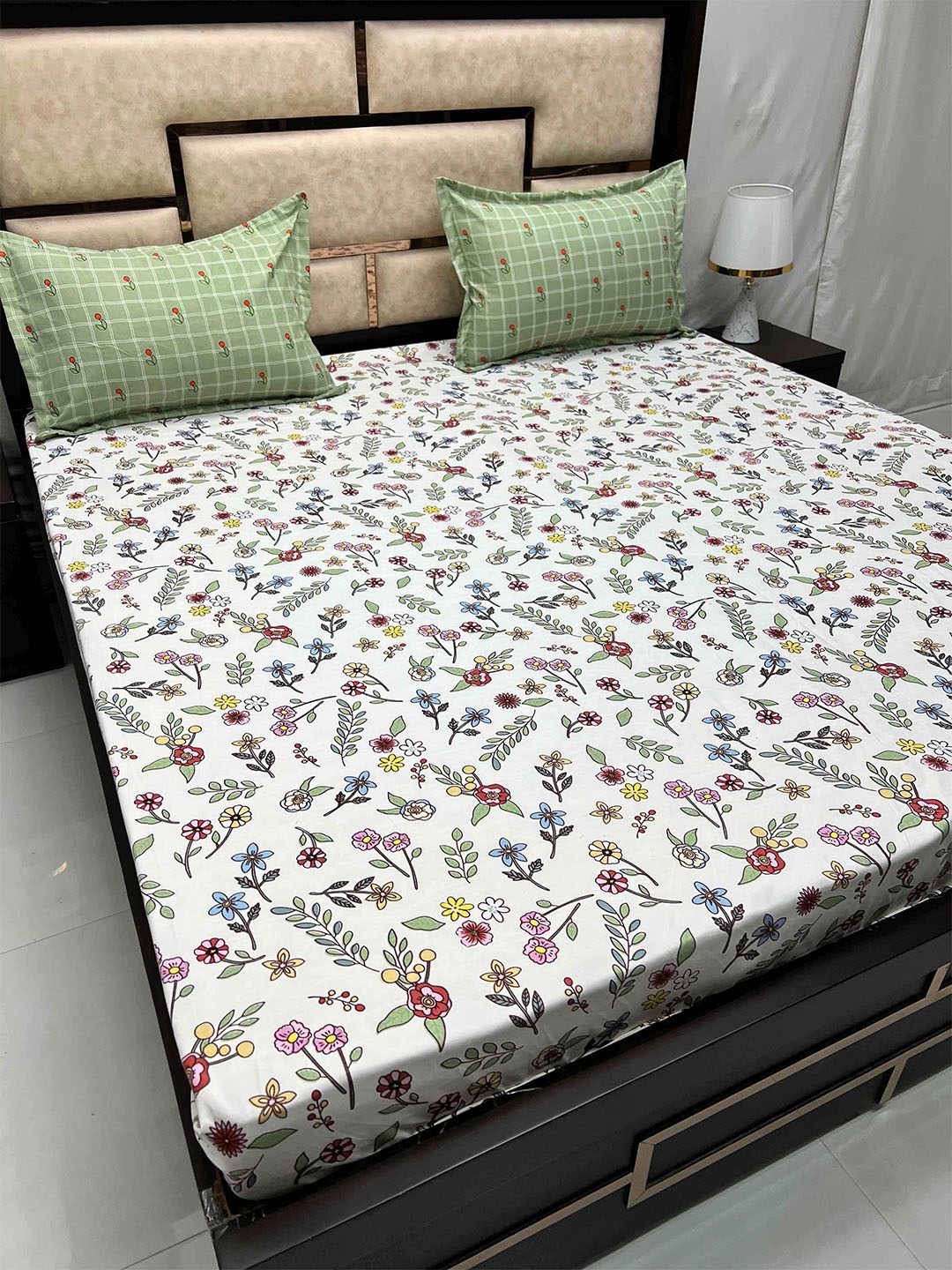 Pure Decor Leisure Fur White & Green Floral 250 TC King Bedsheet with 2 Pillow Covers
Pure Decor Leisure Fur White & Green Floral 250 TC King Bedsheet with 2 Pillow Covers