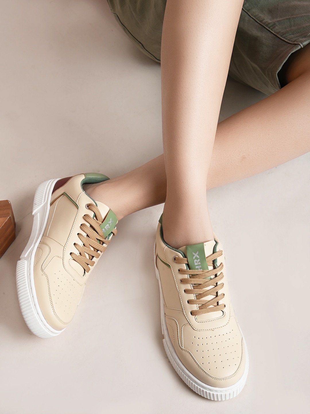 HRX by Hrithik Roshan Women Beige & White Perforations Lightweight Comfort Insole Sneakers
HRX by Hrithik Roshan Women Beige & White Perforations Lightweight Comfort Insole Sneakers