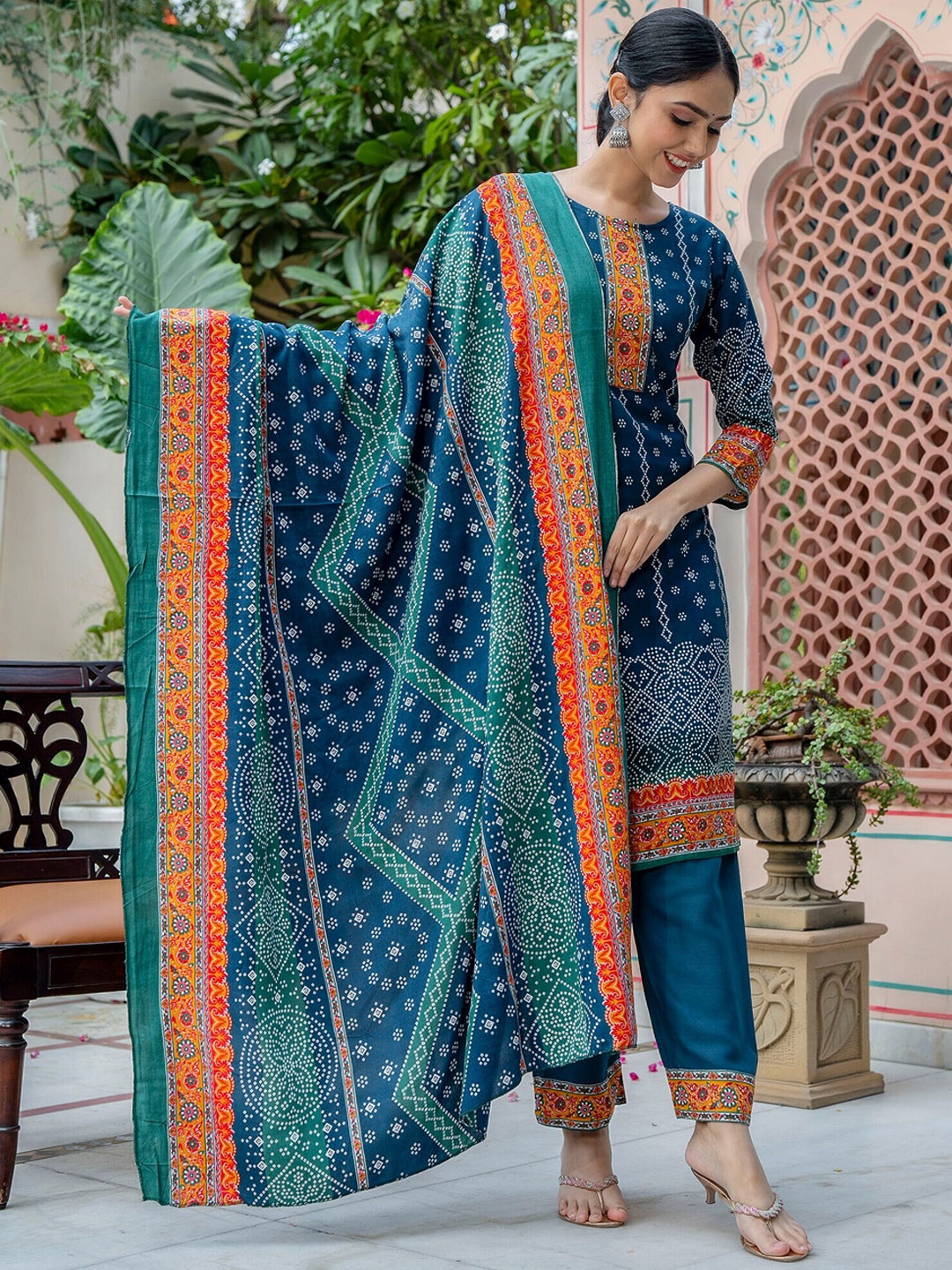 Mialo fashion Women Turquoise Blue Ethnic Motifs Printed Regular Kurta with Palazzos & With Dupatta
Mialo fashion Women Turquoise Blue Ethnic Motifs Printed Regular Kurta with Palazzos & With Dupatta