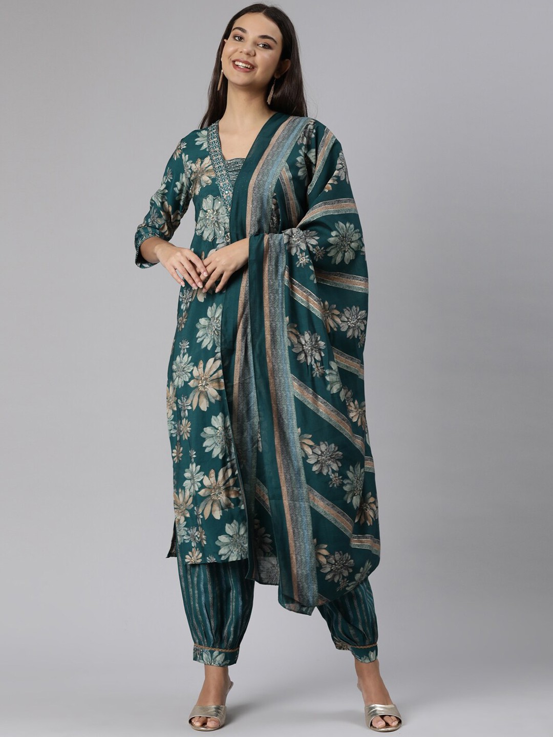 Neerus Floral Printed Regular Thread Work Raw Silk Kurta With Salwar & Dupatta, Green
Neerus Floral Printed Regular Thread Work Raw Silk Kurta With Salwar & Dupatta, Green
