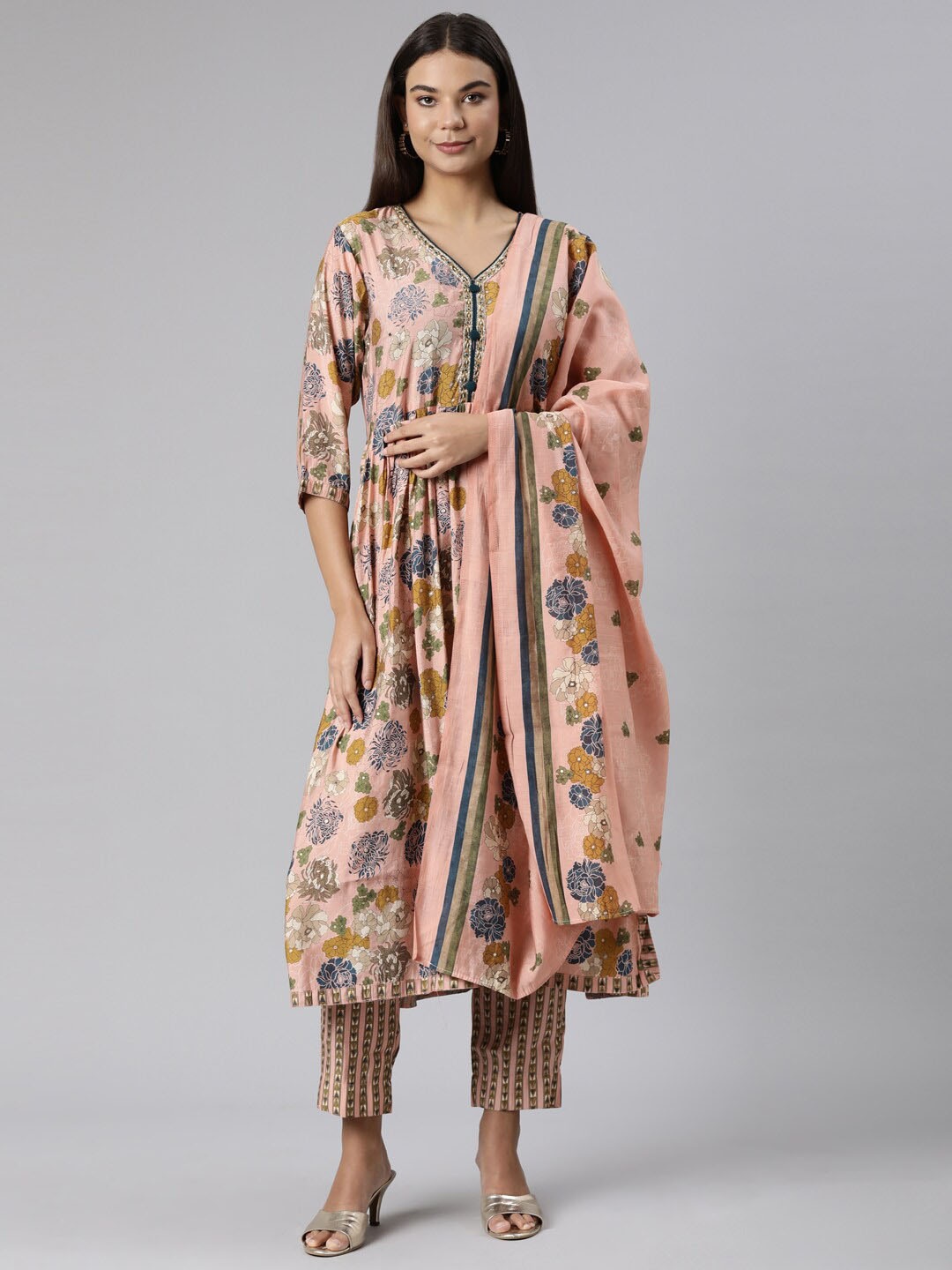 Neerus Floral Printed Regular Sequinned Empire Kurta with Trousers & With Dupatta, Peach
Neerus Floral Printed Regular Sequinned Empire Kurta with Trousers & With Dupatta, Peach
