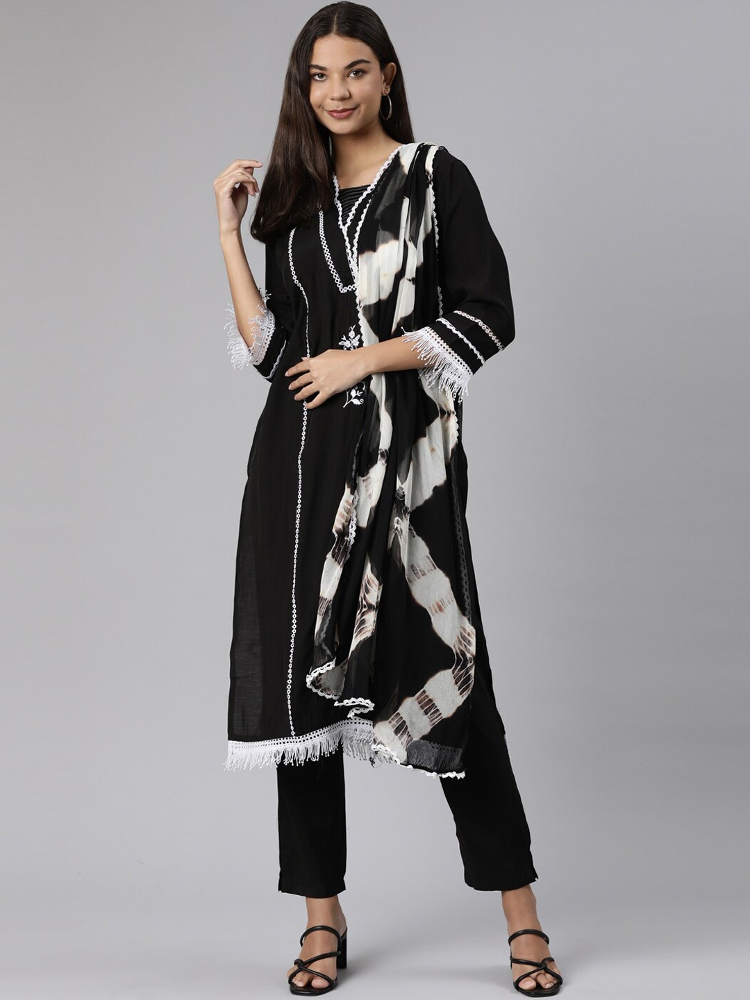 Neerus Floral Embroidered Square Neck Regular Kurta With Trousers & Dupatta, Black
Neerus Floral Embroidered Square Neck Regular Kurta With Trousers & Dupatta, Black