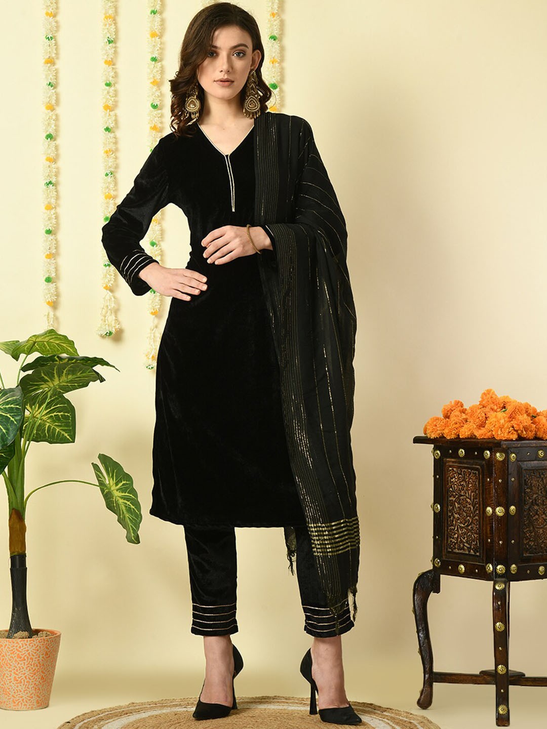 KALINI V-Neck Gotta Patti Detailed Velvet Straight Kurta & Trouser With Dupatta, Black
KALINI V-Neck Gotta Patti Detailed Velvet Straight Kurta & Trouser With Dupatta, Black