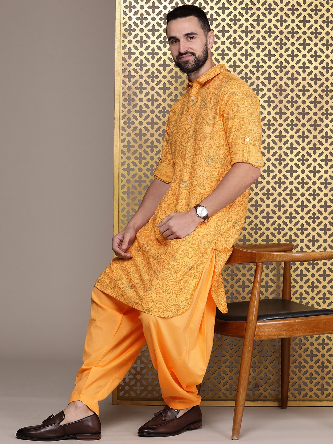House of Pataudi Men Jashn Ethnic Motifs Printed Pathani Pure Cotton Kurta With Salwar, Yellow
House of Pataudi Men Jashn Ethnic Motifs Printed Pathani Pure Cotton Kurta With Salwar, Yellow