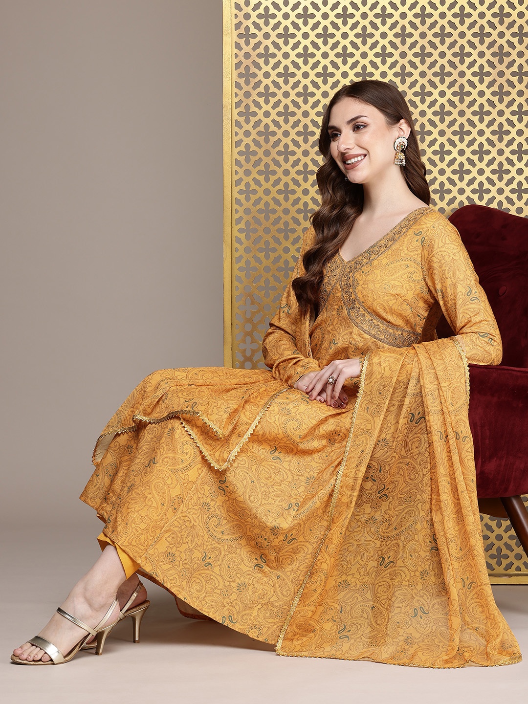 House of Pataudi Women Ethnic Motifs Printed Jashn Sequinned Kurta with Trousers & Dupatta, Yellow
House of Pataudi Women Ethnic Motifs Printed Jashn Sequinned Kurta with Trousers & Dupatta, Yellow