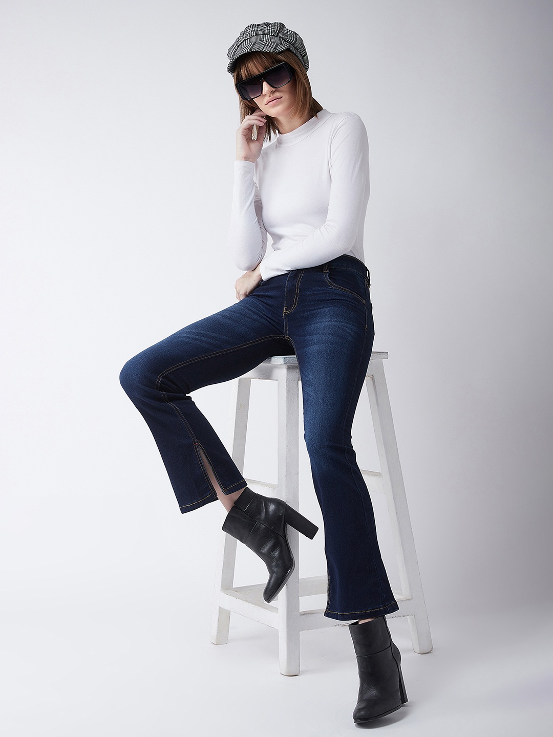The Roadster Lifestyle Co. Women Bootcut Whiskers & Chevrons Stretchable Cropped Jeans, Navy blue
The Roadster Lifestyle Co. Women Bootcut Whiskers & Chevrons Stretchable Cropped Jeans, Navy blue