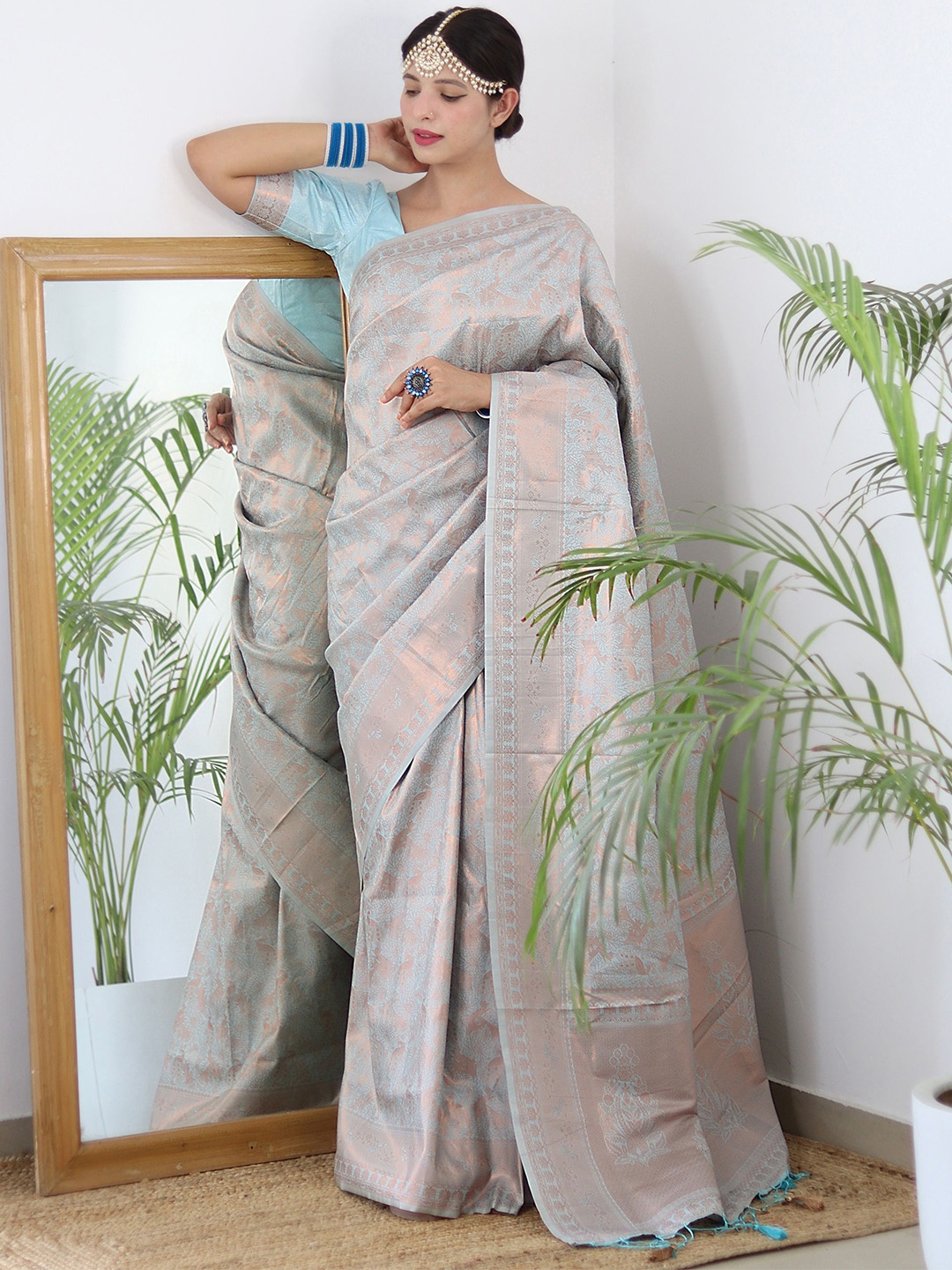 ALMAARI FASHION Ethnic Motifs Woven Designed Zari Pure Silk Kanjeevaram Saree, Blue
ALMAARI FASHION Ethnic Motifs Woven Designed Zari Pure Silk Kanjeevaram Saree, Blue