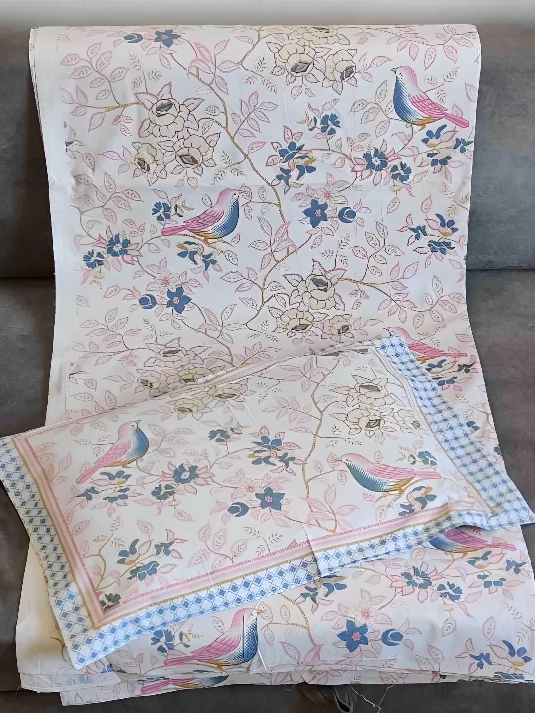 Bedbathandbliss White & Pink Floral 300 TC Cotton King Bedsheet with 2 Pillow Covers
Bedbathandbliss White & Pink Floral 300 TC Cotton King Bedsheet with 2 Pillow Covers