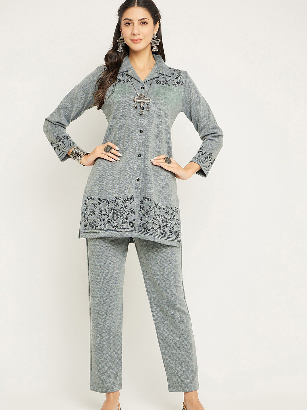 Zigo Women Floral Embroidered Notched Lapel Collar Acrylic Straight Kurta with Trousers, Grey
Zigo Women Floral Embroidered Notched Lapel Collar Acrylic Straight Kurta with Trousers, Grey