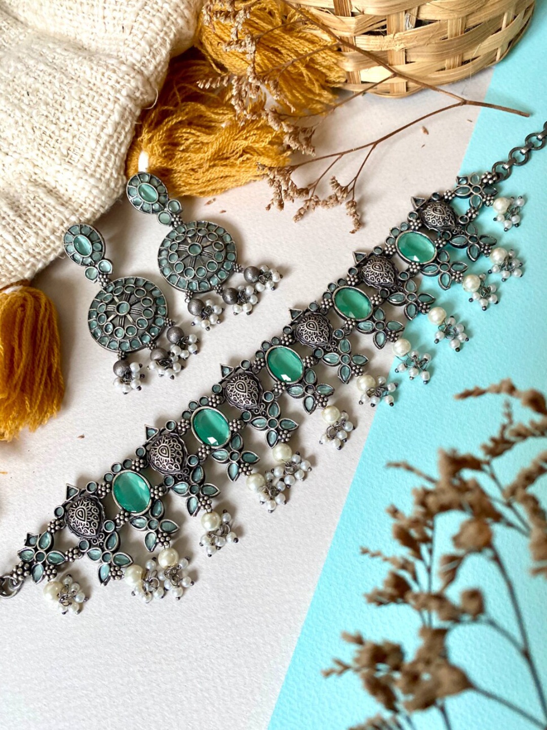Pihtara Jewels Oxidised Silver-Plated Stones Studded & Faux Pearls Beaded Jewellery Set
Pihtara Jewels Oxidised Silver-Plated Stones Studded & Faux Pearls Beaded Jewellery Set