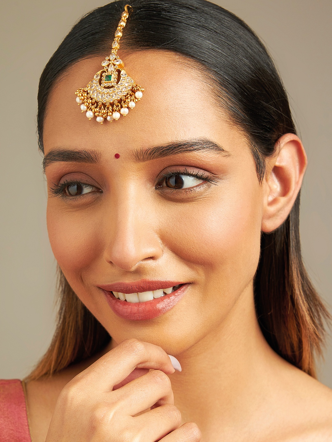 Kushal's Fashion Jewellery Gold-Plated Stone-Studded 92.5 Pure Silver Temple Maang Tikka
Kushal's Fashion Jewellery Gold-Plated Stone-Studded 92.5 Pure Silver Temple Maang Tikka