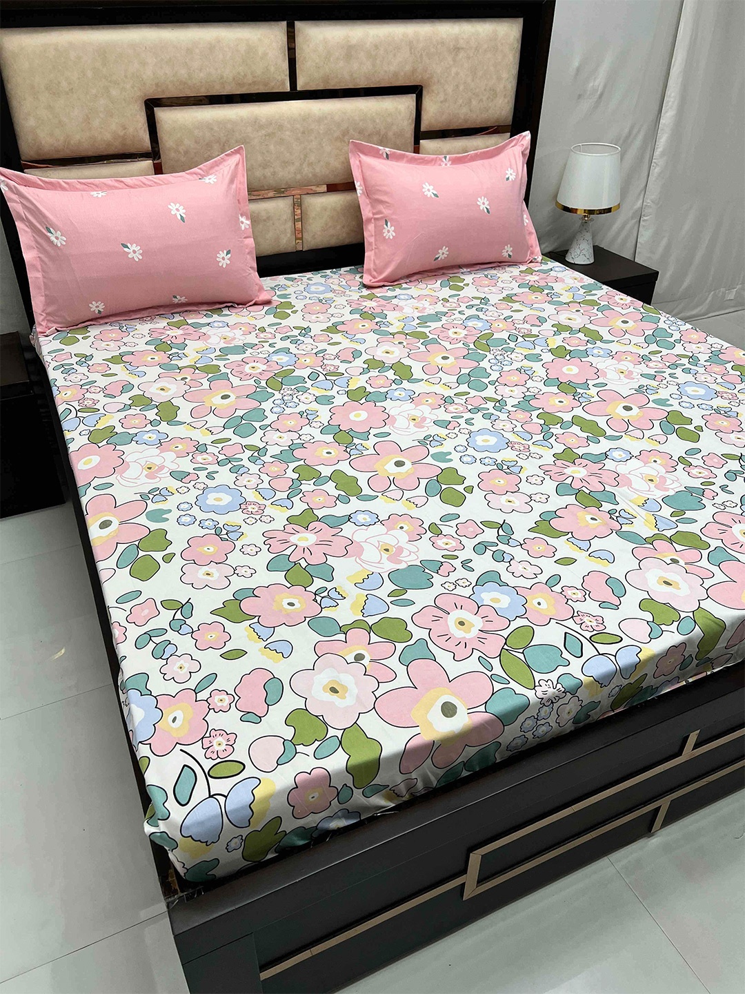 Pure Decor Leisure Fur White & Pink Printed 230 TC King Bedsheet With 2 Pillow Covers
Pure Decor Leisure Fur White & Pink Printed 230 TC King Bedsheet With 2 Pillow Covers