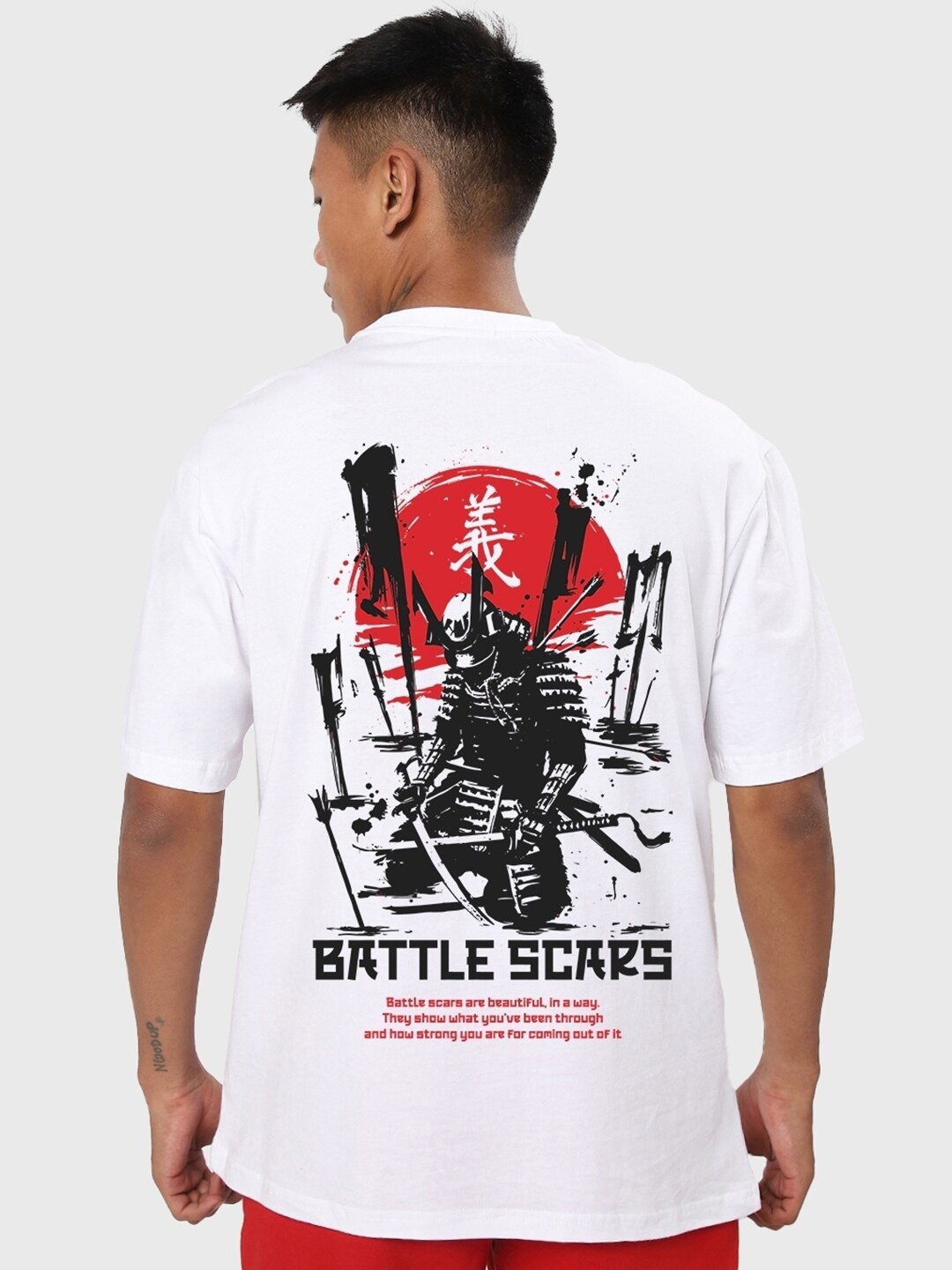 Bewakoof White Battle Scars Printed Drop Shoulder-Sleeves Pure Cotton Oversized T-shirt
Bewakoof White Battle Scars Printed Drop Shoulder-Sleeves Pure Cotton Oversized T-shirt