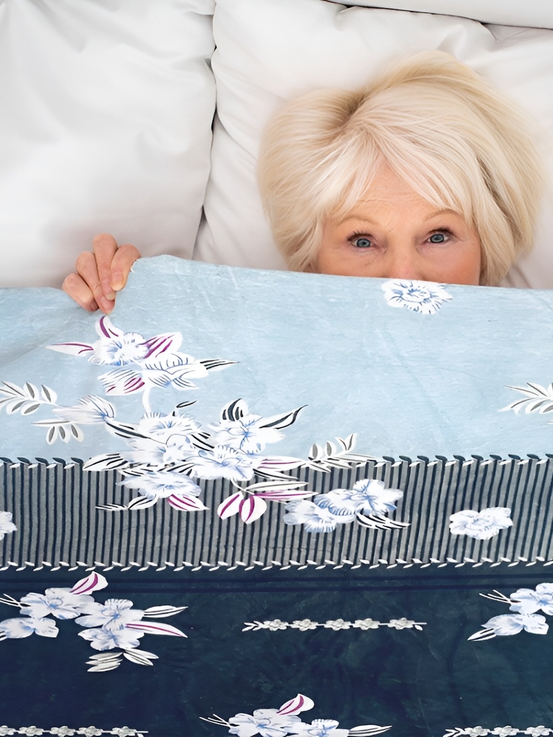 RD TREND Blue & White Floral Velvet 300 GSM Reversible Single Bed Comforter