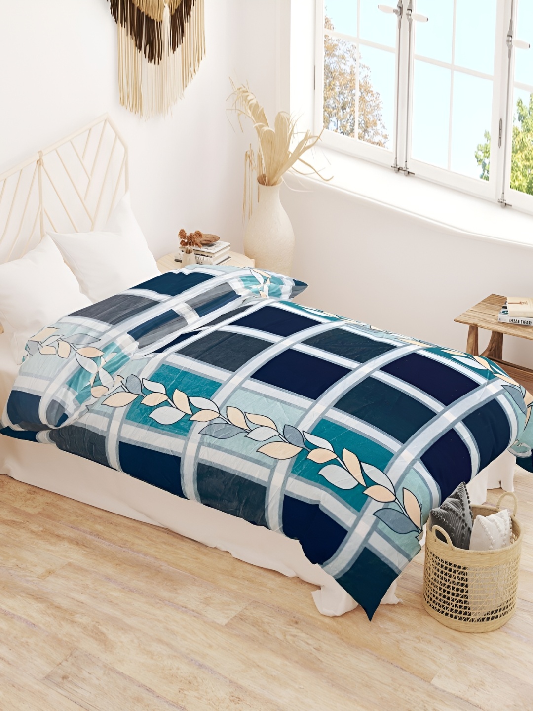 RD TREND Blue & White Checked AC Room 300 GSM Single Bed Quilt