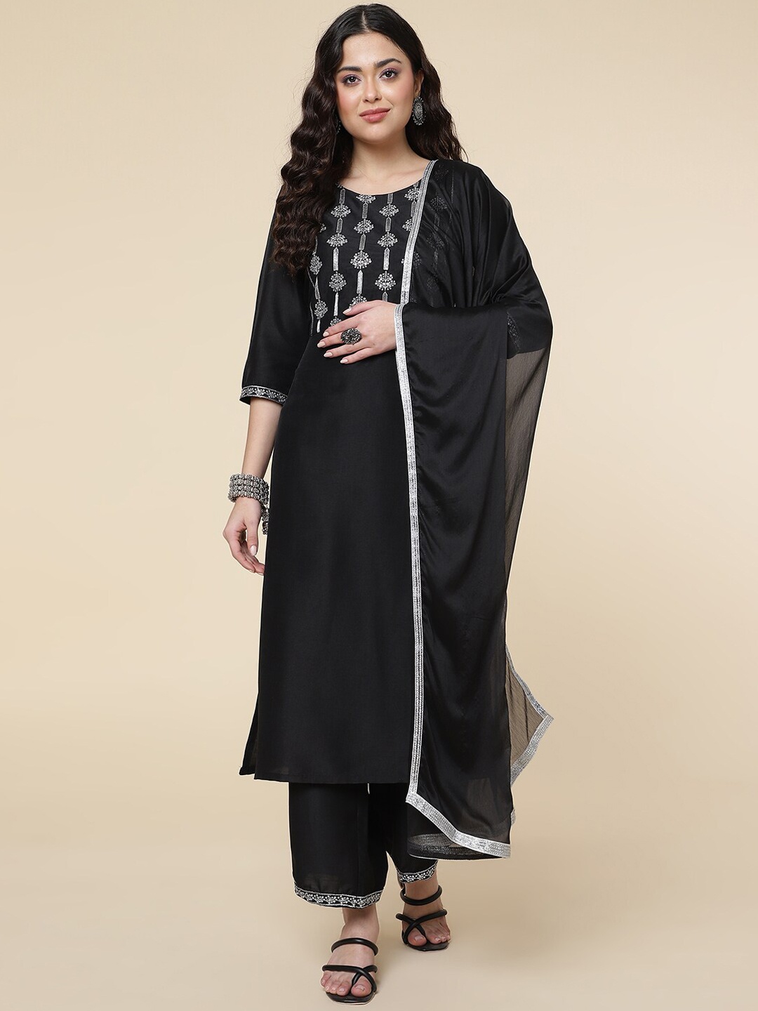 DIVASTRI Yoke Design Thread Work Straight Silk Chiffon Kurta With Palazzos & Dupatta, Black
DIVASTRI Yoke Design Thread Work Straight Silk Chiffon Kurta With Palazzos & Dupatta, Black