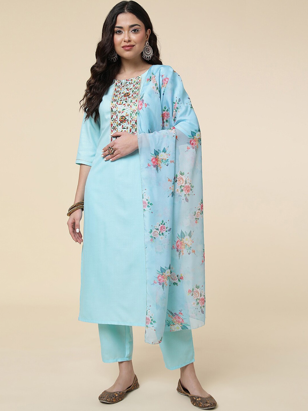 DIVASTRI Floral Yoke Design Gotta Patti Regular Kurta With Palazzos & Dupatta, Turquoise blue
DIVASTRI Floral Yoke Design Gotta Patti Regular Kurta With Palazzos & Dupatta, Turquoise blue
