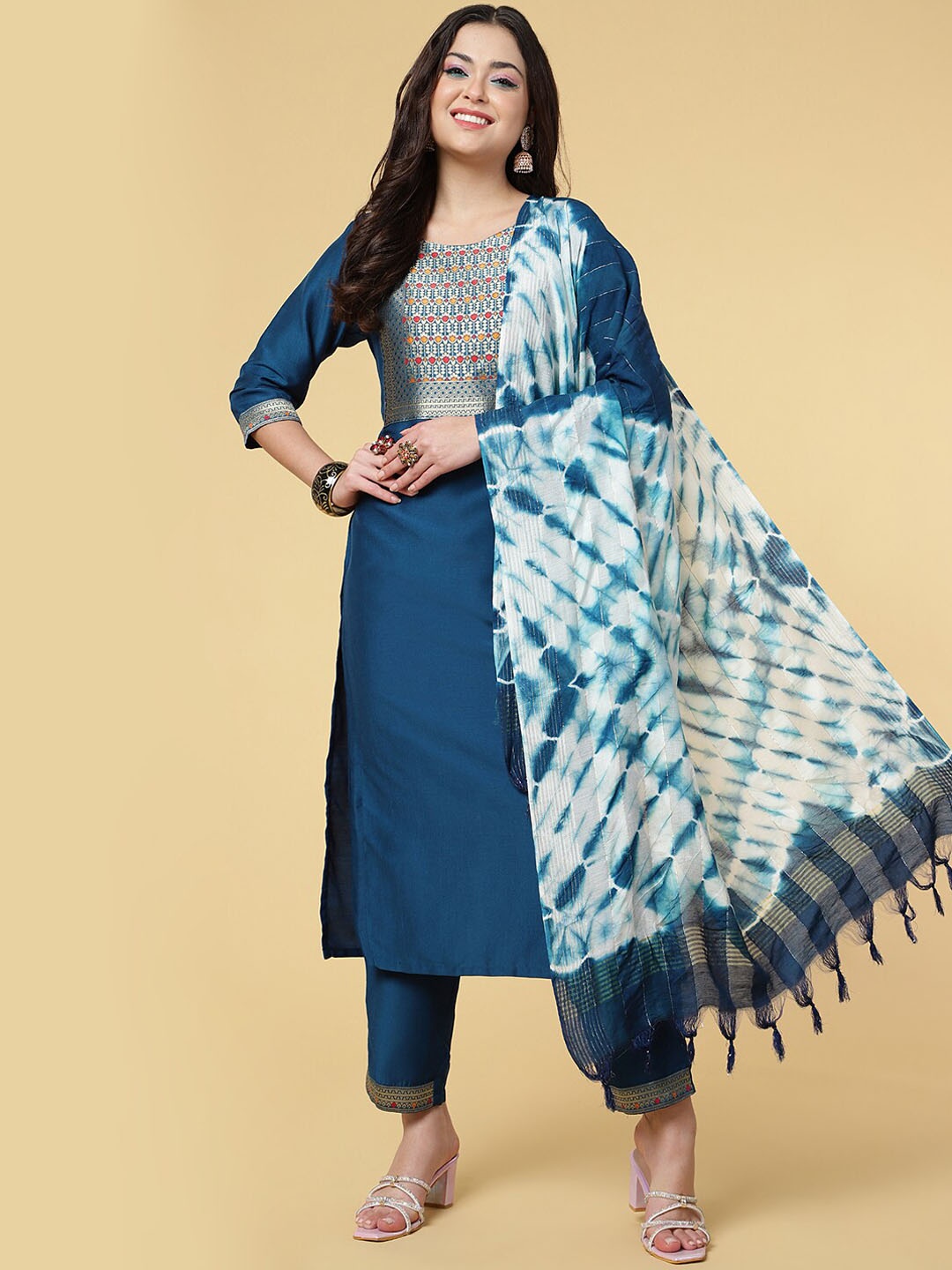 DIVASTRI Ethnic Motifs Yoke Design Silk Chiffon Kurta & Trouser With Dupatta, Navy blue
DIVASTRI Ethnic Motifs Yoke Design Silk Chiffon Kurta & Trouser With Dupatta, Navy blue