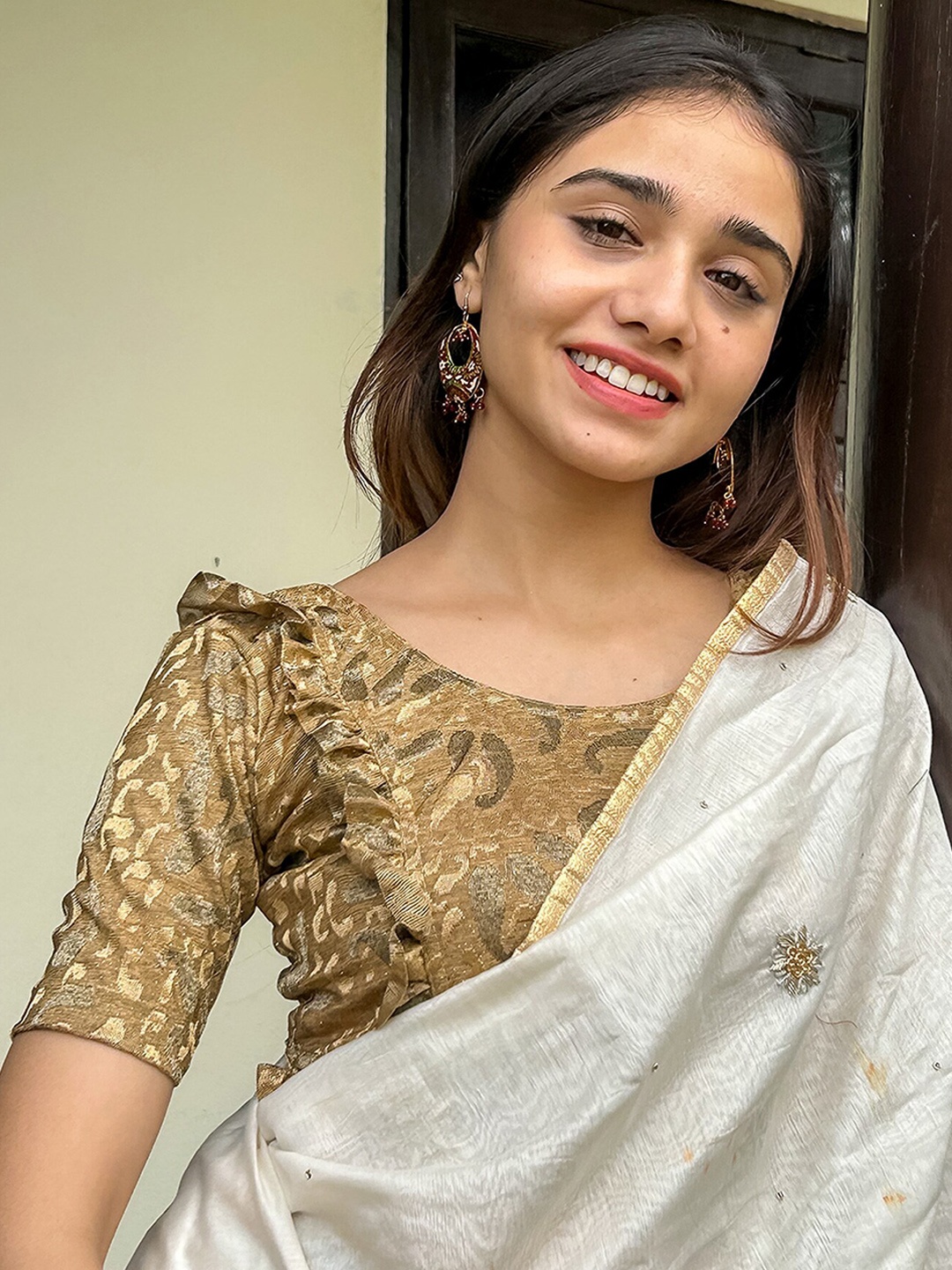 Bindigasm's Advi Woven Design Ruffles Detailed Stretchable Jacquard Saree Blouse, Beige
Bindigasm's Advi Woven Design Ruffles Detailed Stretchable Jacquard Saree Blouse, Beige
