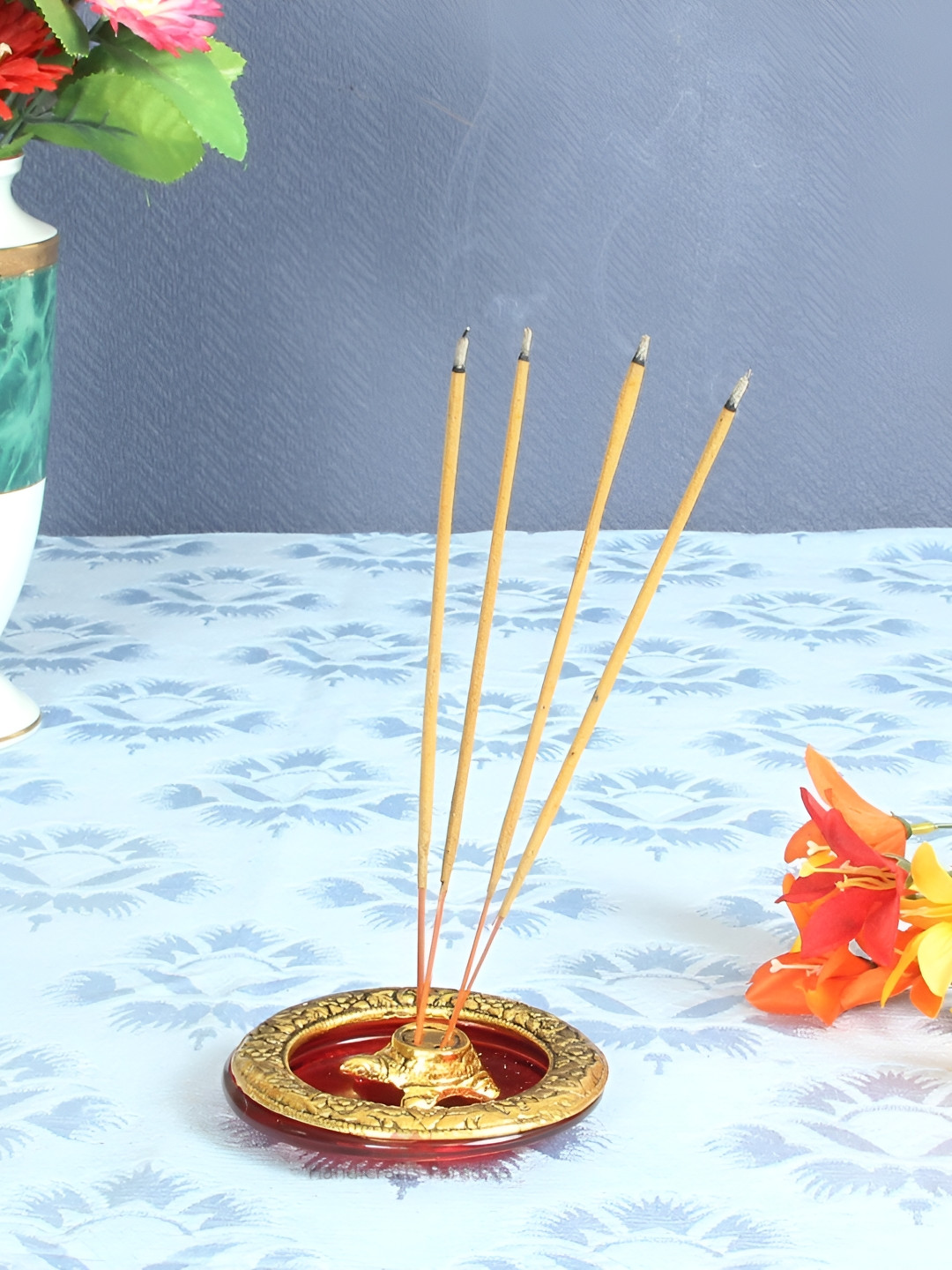 HANDICRAFTS PARADISE Gold Toned Tortoise Designed Round Metal & Glass Incense Stick Holder
HANDICRAFTS PARADISE Gold Toned Tortoise Designed Round Metal & Glass Incense Stick Holder